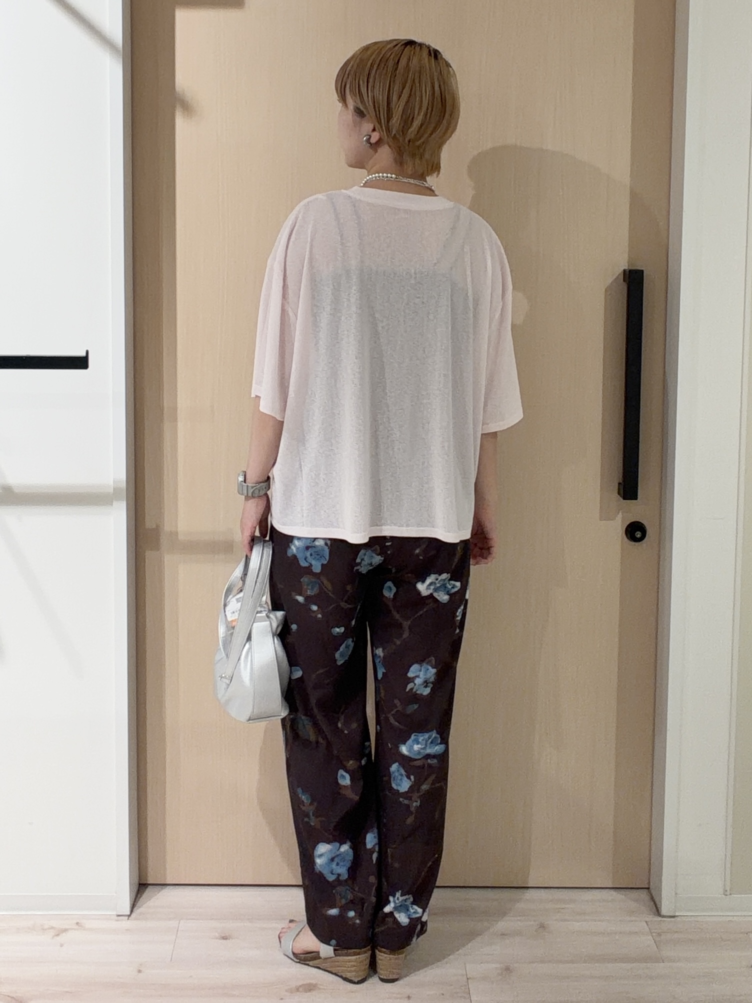 ひらしーさんの「SHOO･LA･RUE｜【S-LL/洗濯機可/体型カバー】ゆるっとこなれる 大人のシアースラブTシャツ」を使ったコーディネート