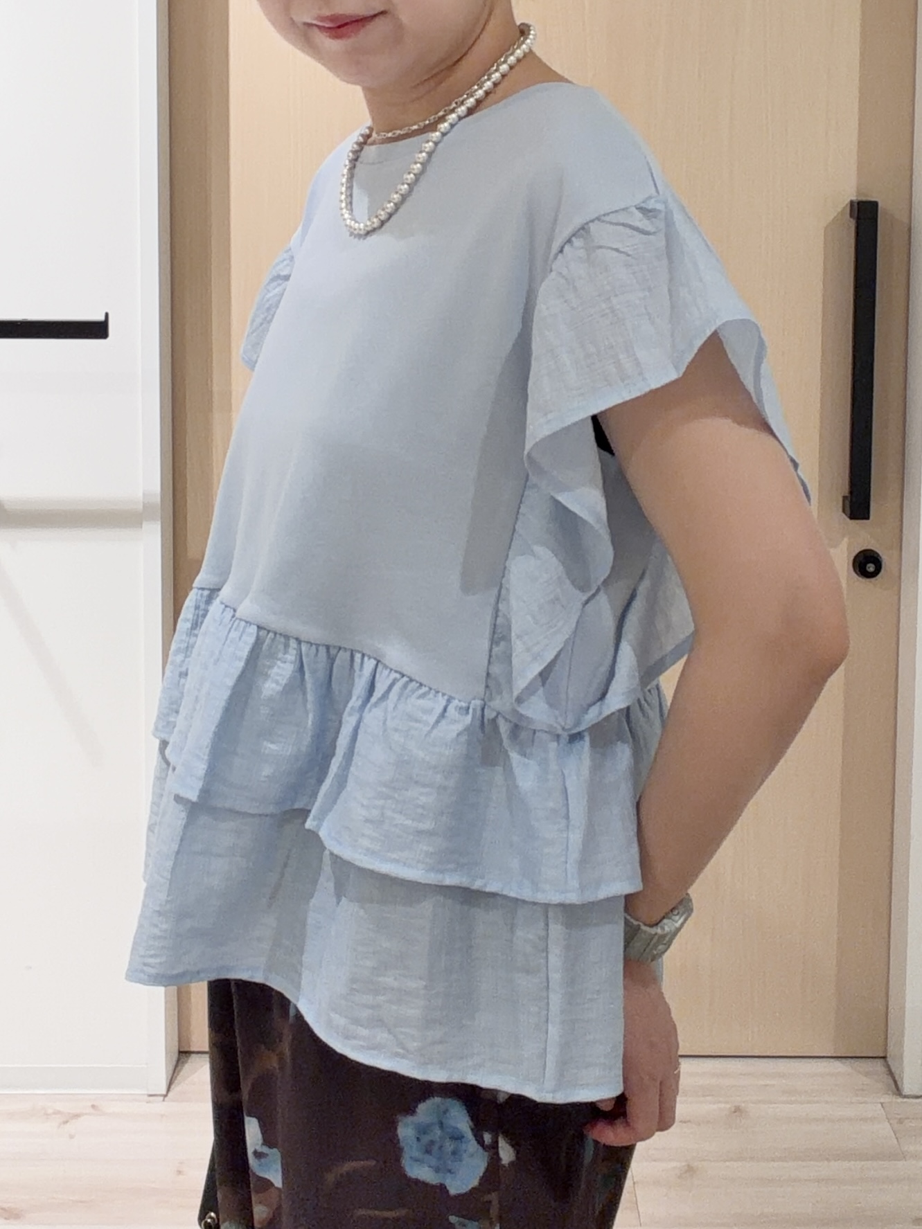 ひらしーさんの「SHOO･LA･RUE｜【S-LL/洗濯機可】着るだけで決まる 主役級フリルトップス」を使ったコーディネート