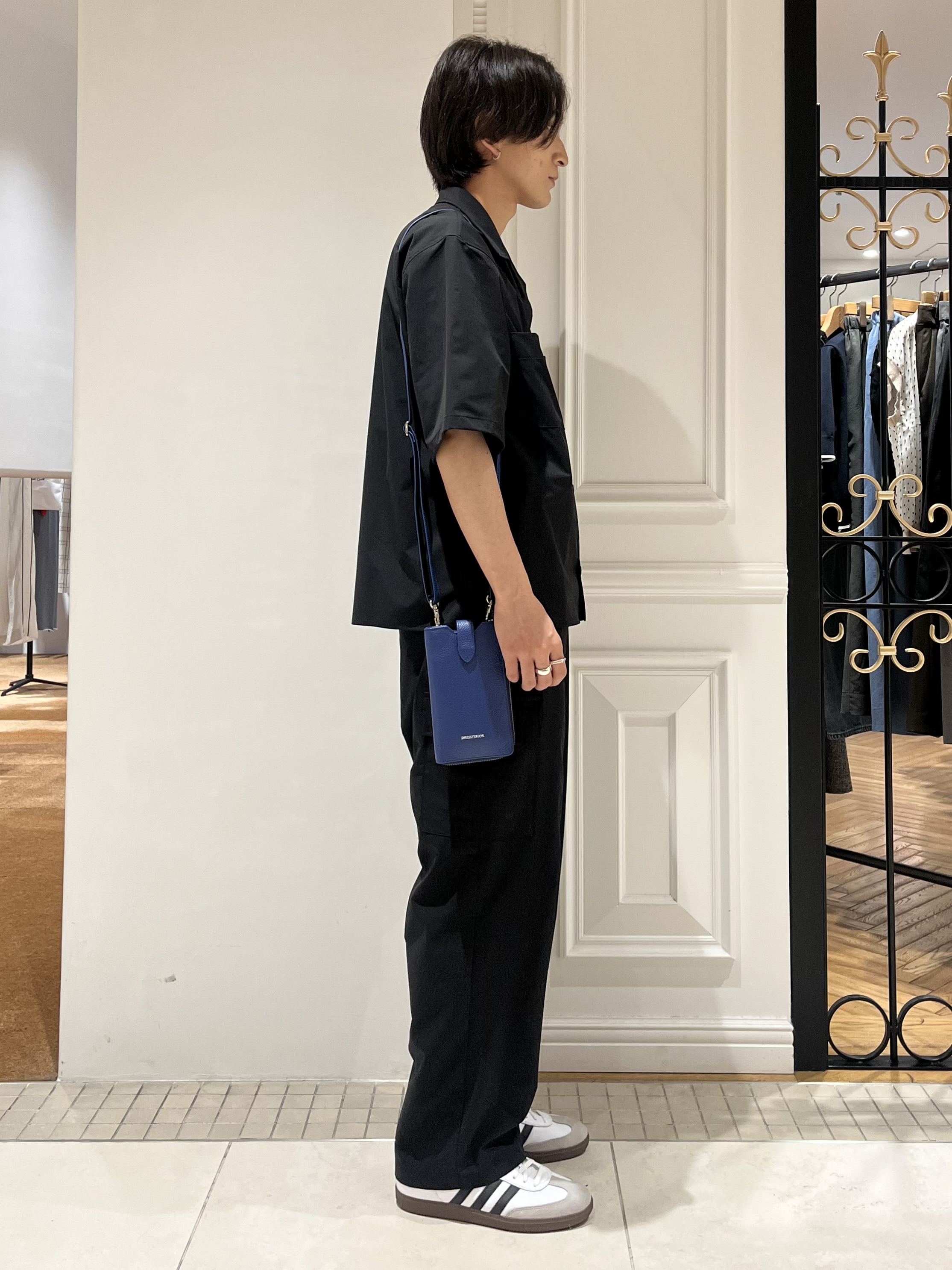 Watanabeさんの「DRESSTERIOR｜【Safari5月号掲載】イタリアレザースマホショルダーバッグ」を使ったコーディネート