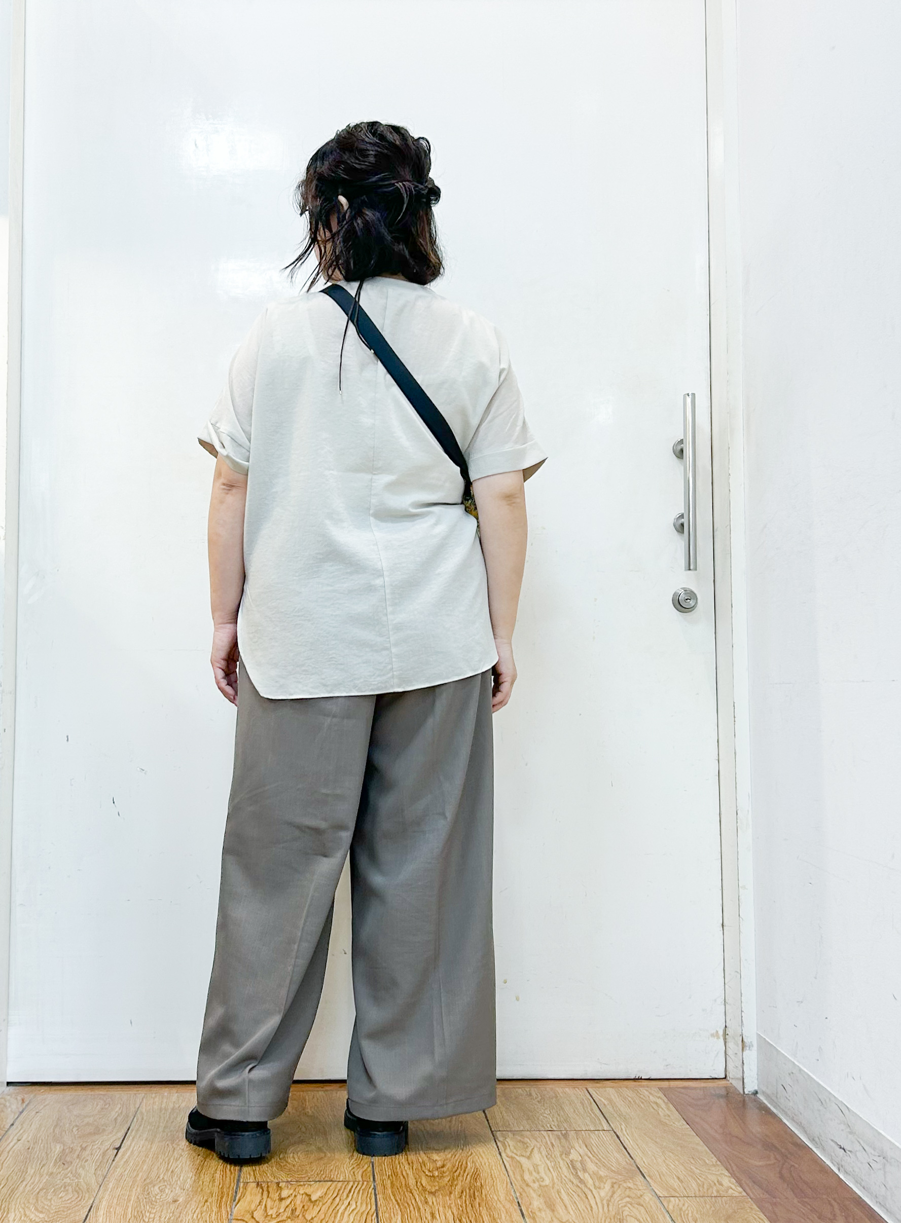 haruさんの「SHOO･LA･RUE｜【着丈選べる/体型カバー】洗濯後しわになりにくい さらっと快適ドルマントップス」を使ったコーディネート