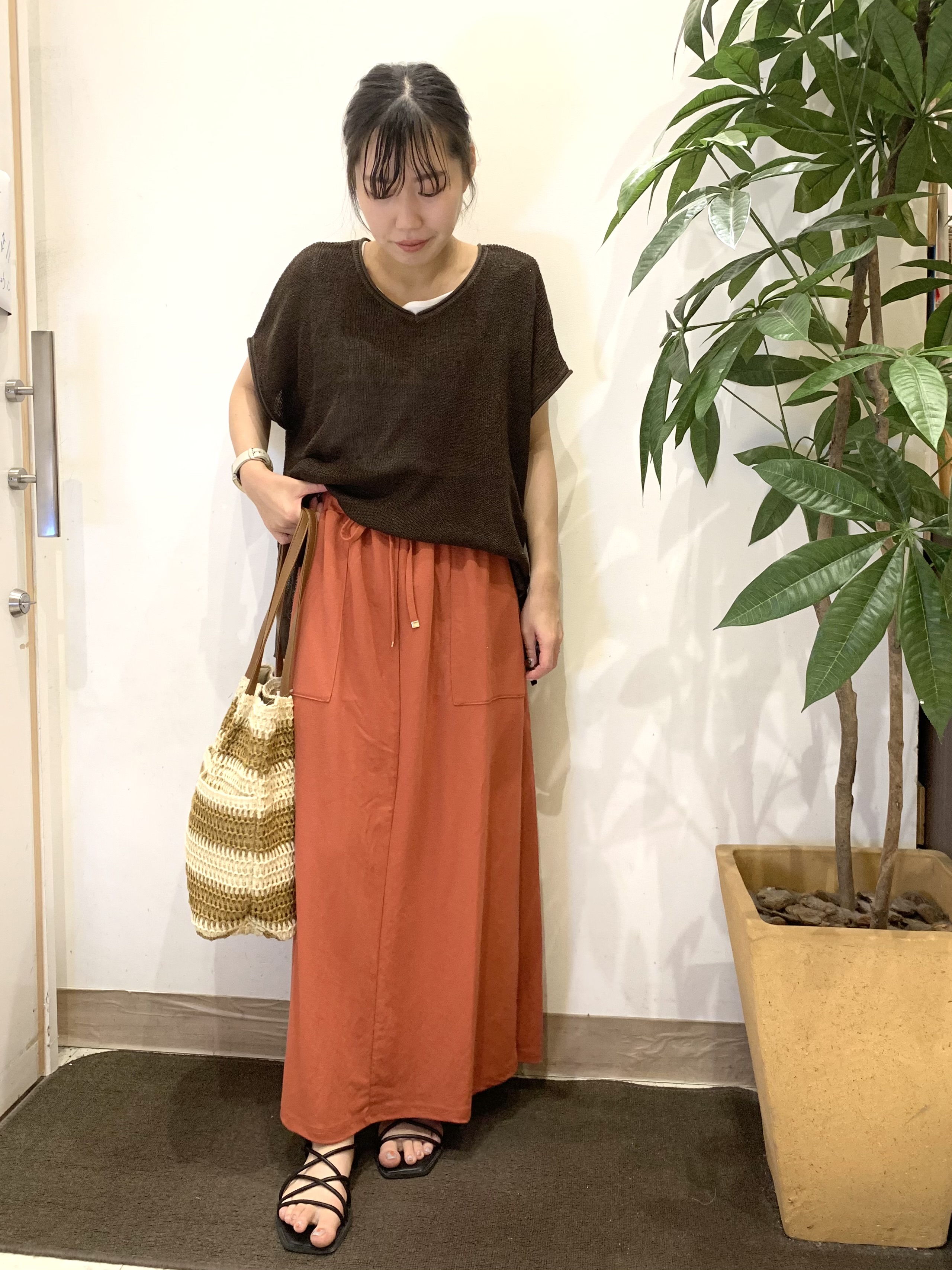 ちゃろさんの「SHOO･LA･RUE｜【2点セット/前後2WAY/洗濯機可/S-LL】体型カバーも叶う ラメ畦ニット+タンクトップ」を使ったコーディネート
