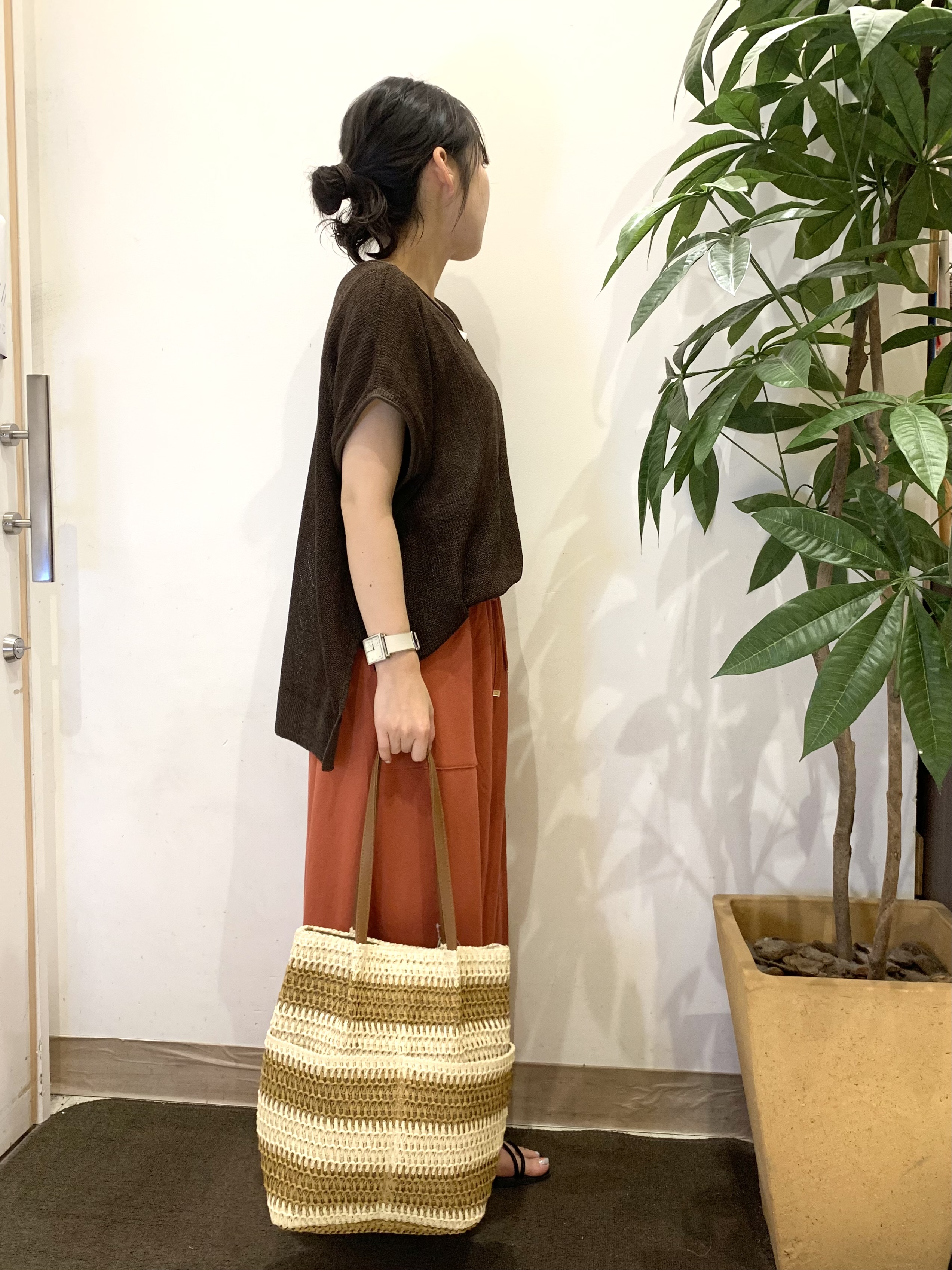 ちゃろさんの「SHOO･LA･RUE｜【2点セット/前後2WAY/洗濯機可/S-LL】体型カバーも叶う ラメ畦ニット+タンクトップ」を使ったコーディネート