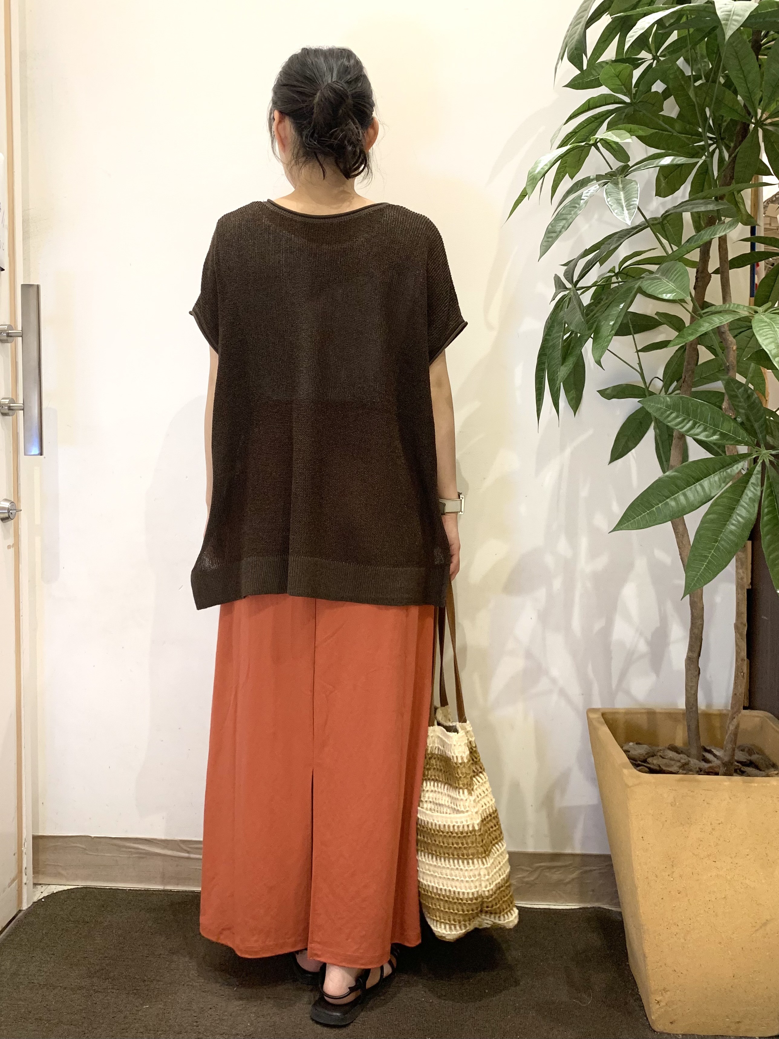 ちゃろさんの「SHOO･LA･RUE｜【2点セット/前後2WAY/洗濯機可/S-LL】体型カバーも叶う ラメ畦ニット+タンクトップ」を使ったコーディネート