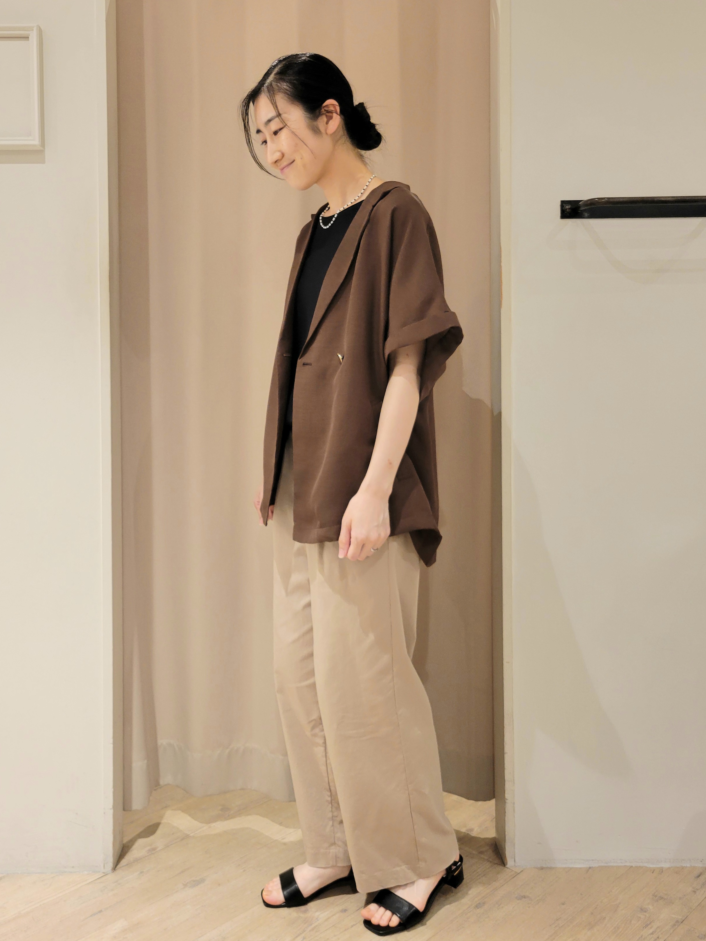 いそさんの「grove｜【シリーズ累計36万枚！名品ニット】やわらかドライタッチ ドルマンニット」を使ったコーディネート