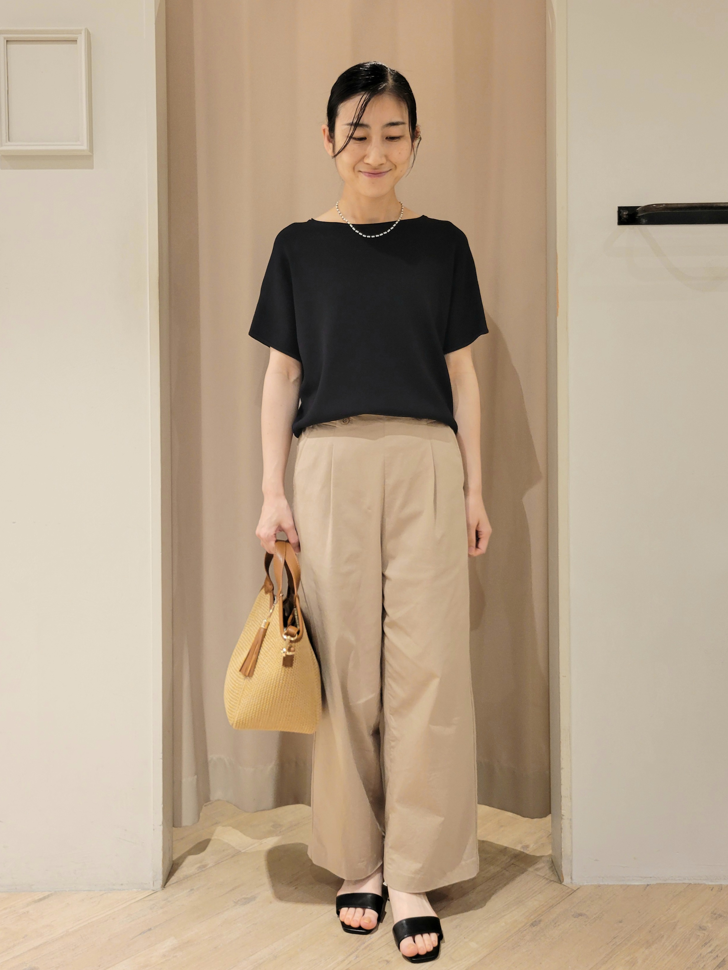 いそさんの「grove｜【シリーズ累計36万枚！名品ニット】やわらかドライタッチ ドルマンニット」を使ったコーディネート