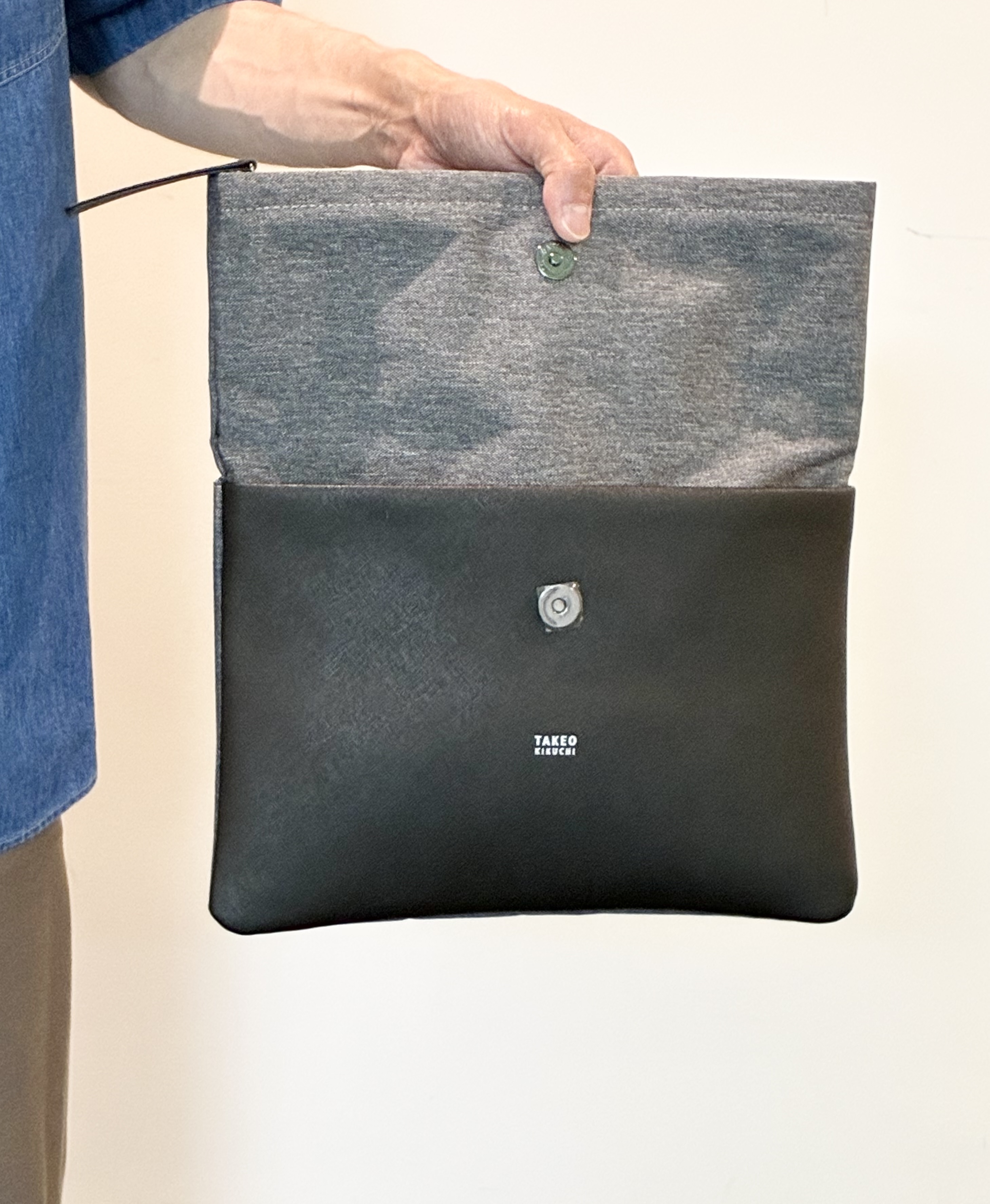 ハセガワさんの「TAKEO KIKUCHI｜【BOWLER HAT LABEL】ボーラーハットウォーカー刺繍 半袖デニムシャツ」を使ったコーディネート