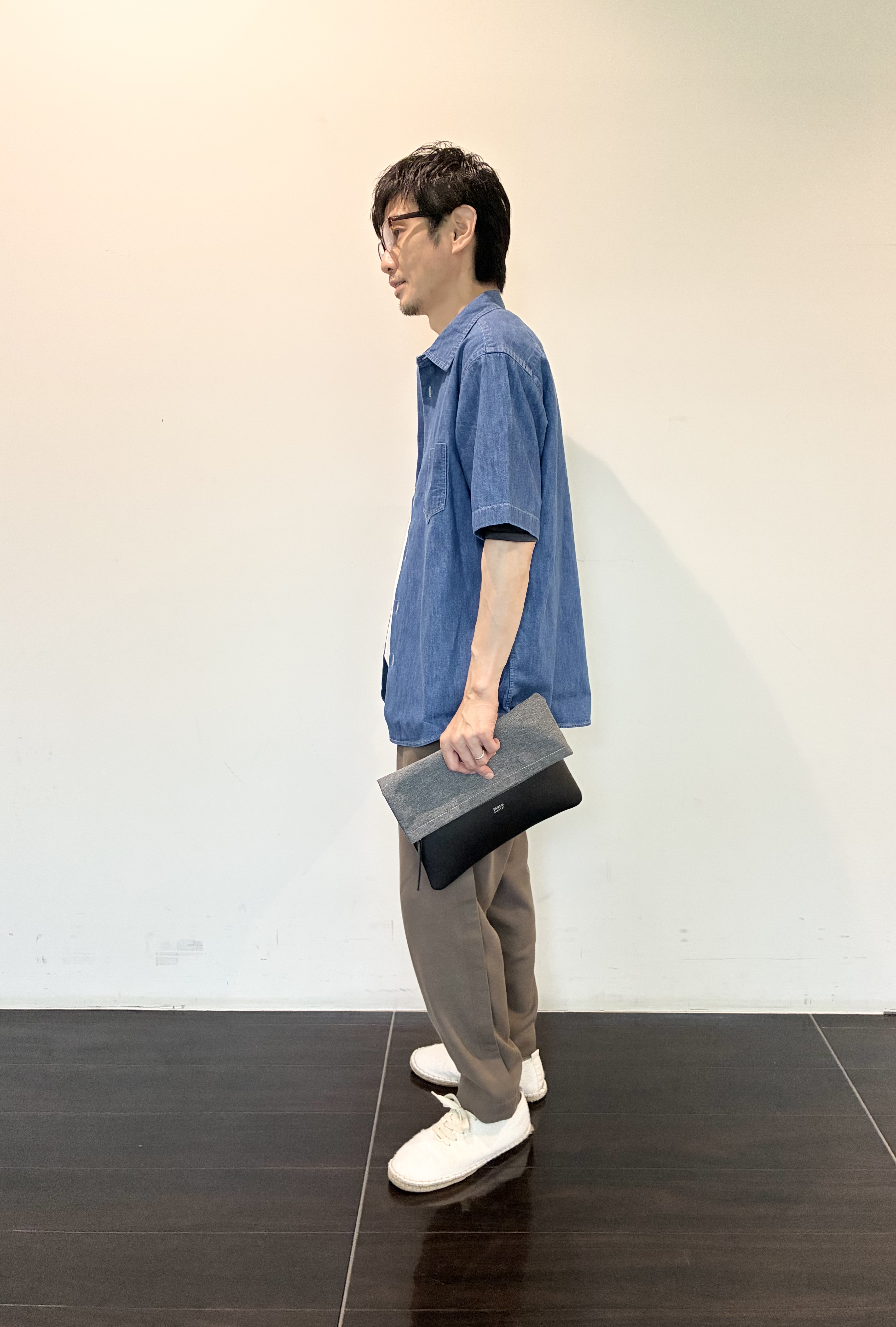 ハセガワさんの「TAKEO KIKUCHI｜【BOWLER HAT LABEL】ボーラーハットウォーカー刺繍 半袖デニムシャツ」を使ったコーディネート