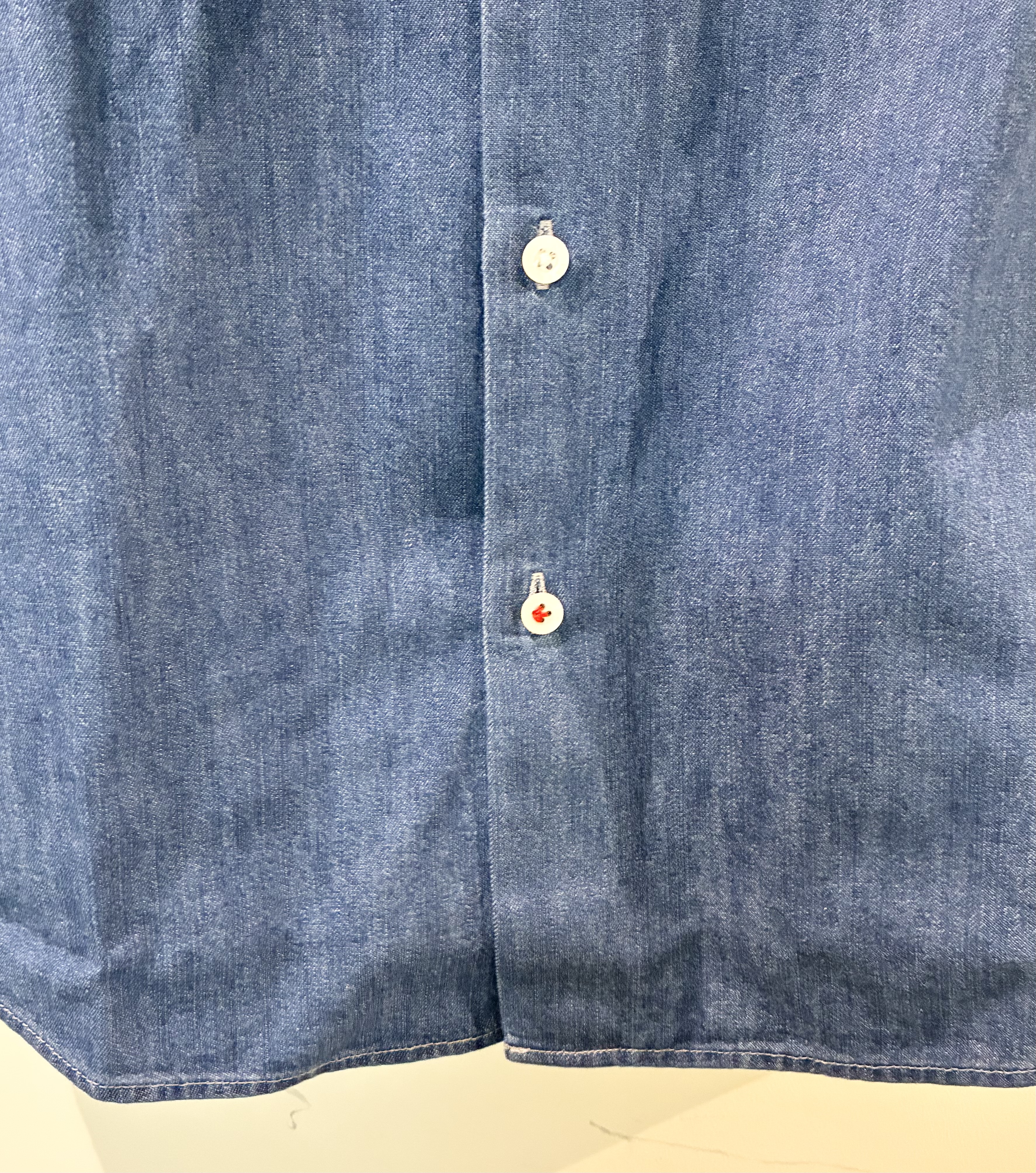 ハセガワさんの「TAKEO KIKUCHI｜【BOWLER HAT LABEL】ボーラーハットウォーカー刺繍 半袖デニムシャツ」を使ったコーディネート