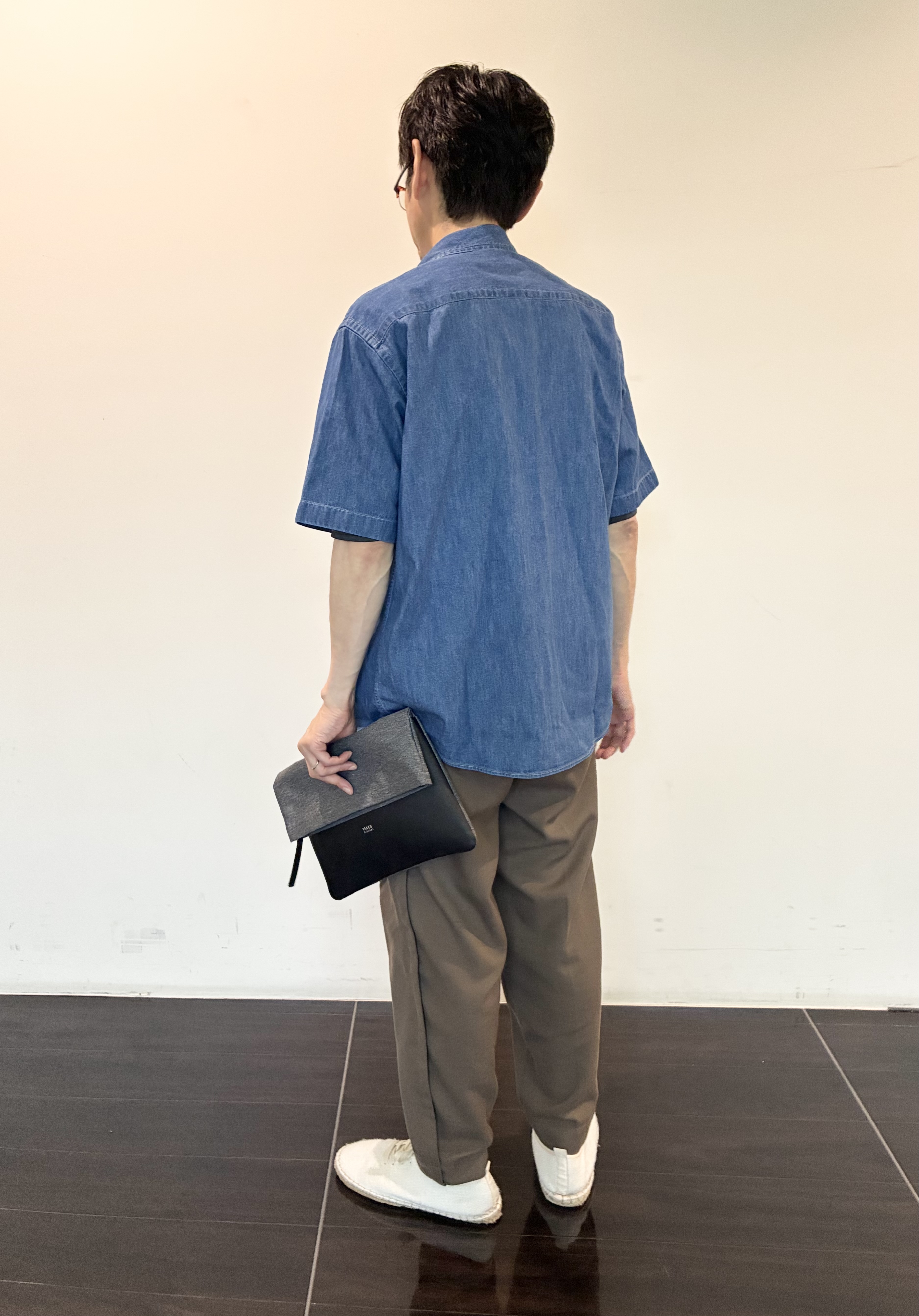 ハセガワさんの「TAKEO KIKUCHI｜【BOWLER HAT LABEL】ボーラーハットウォーカー刺繍 半袖デニムシャツ」を使ったコーディネート