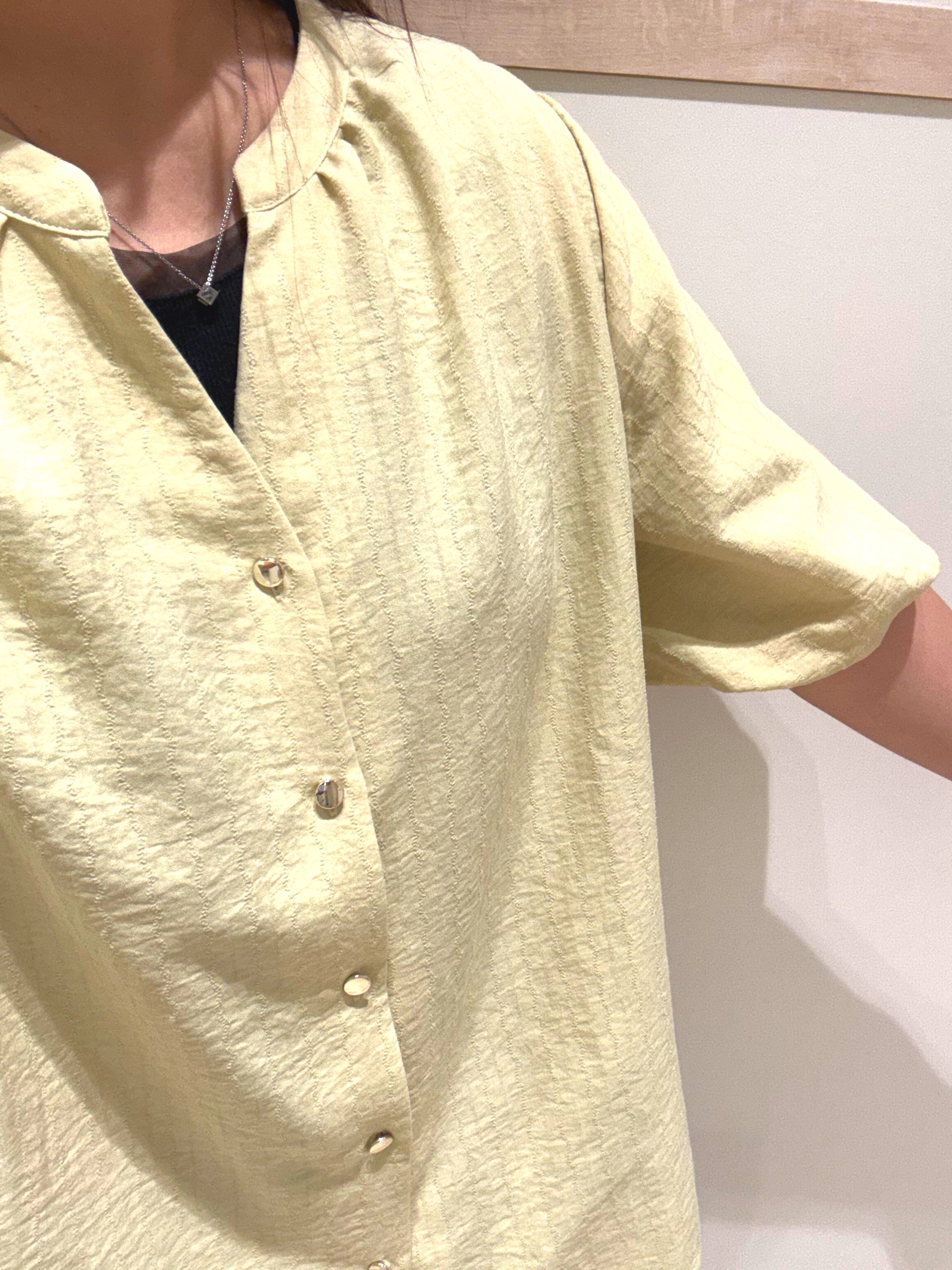 nanaさんの「SHOO･LA･RUE｜【洗濯機可】バルーンスリーブで二の腕カバー キーネック5分袖ブラウス」を使ったコーディネート