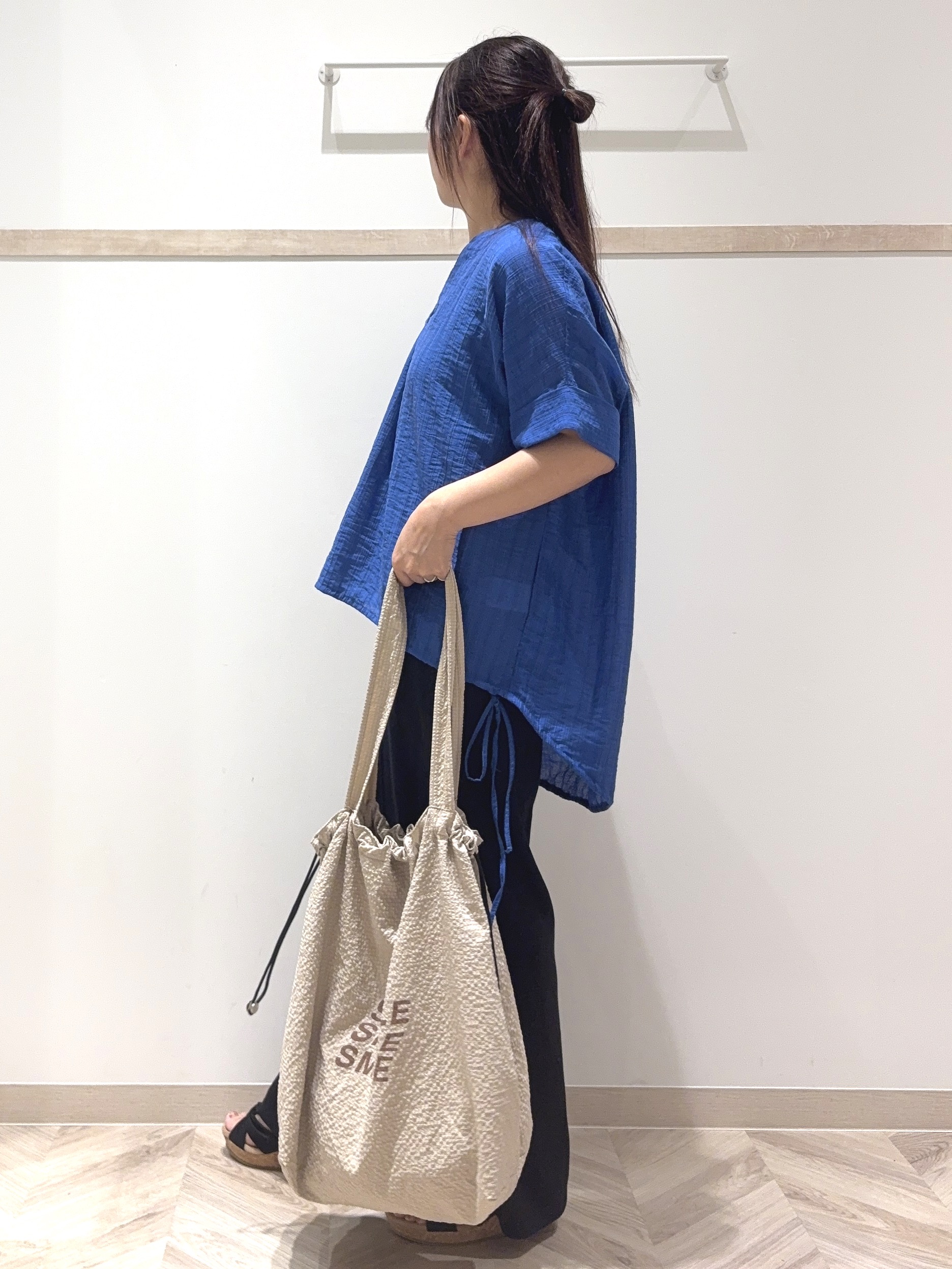 nanaさんの「SHOO･LA･RUE｜【高レビュー/体型カバー】インせず着られる スキッパー裾リボンブラウス」を使ったコーディネート