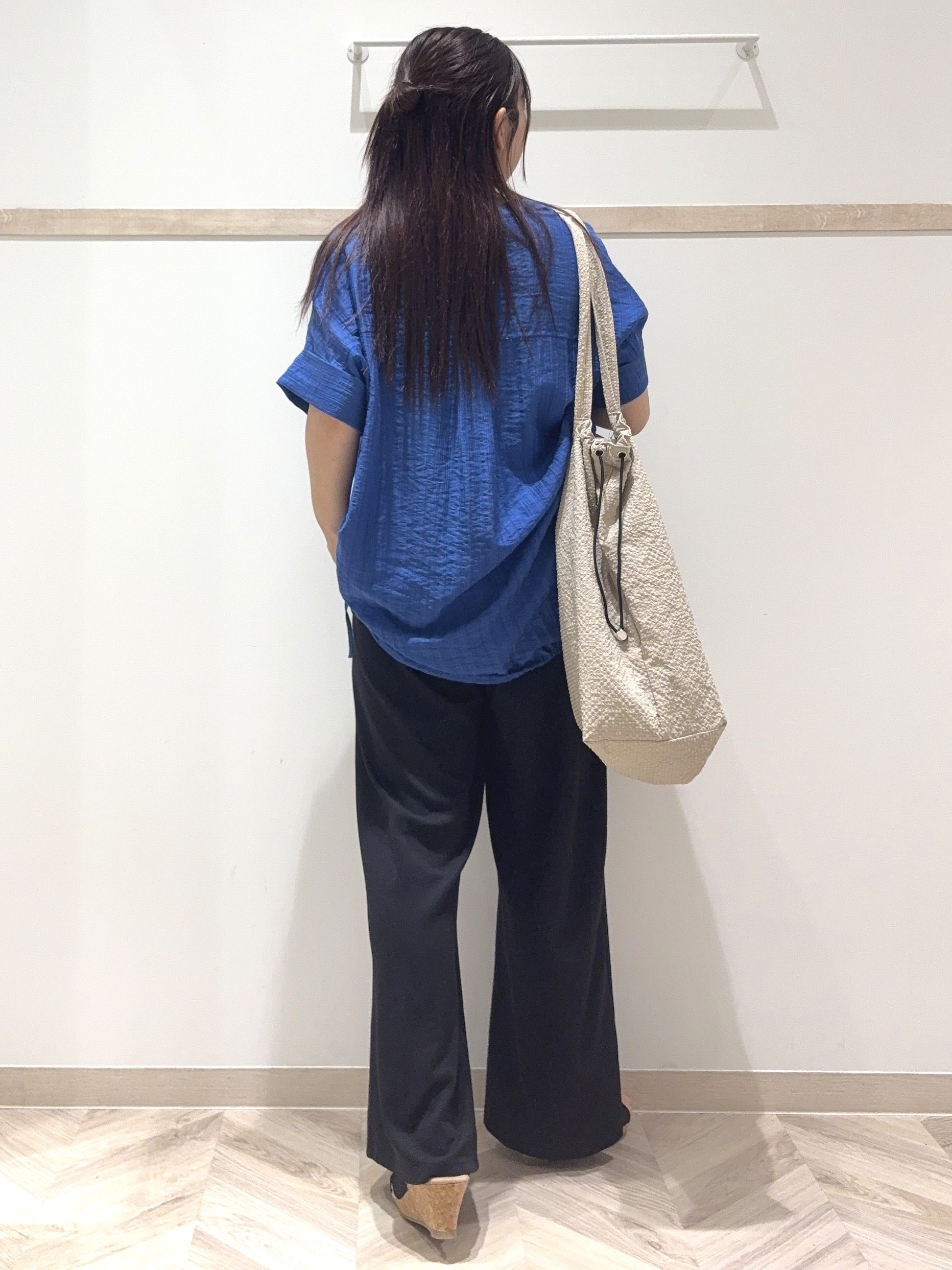 nanaさんの「SHOO･LA･RUE｜【高レビュー/体型カバー】インせず着られる スキッパー裾リボンブラウス」を使ったコーディネート