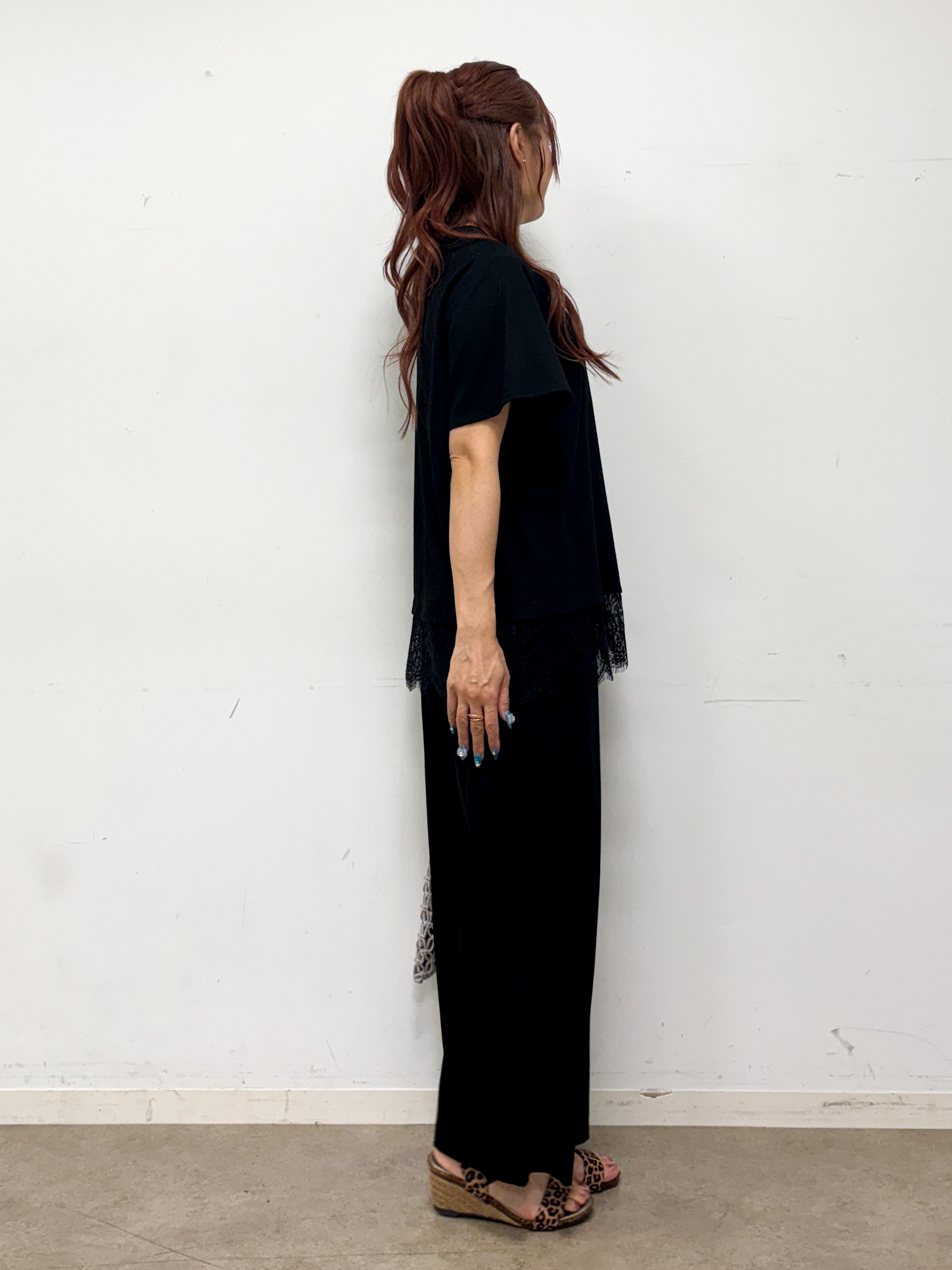 ゆゆさんの「SHOO･LA･RUE｜【S-LL/洗濯機可】軽凛(かろりん) 楽に着られて上品 裾レーススキッパーブラウス」を使ったコーディネート