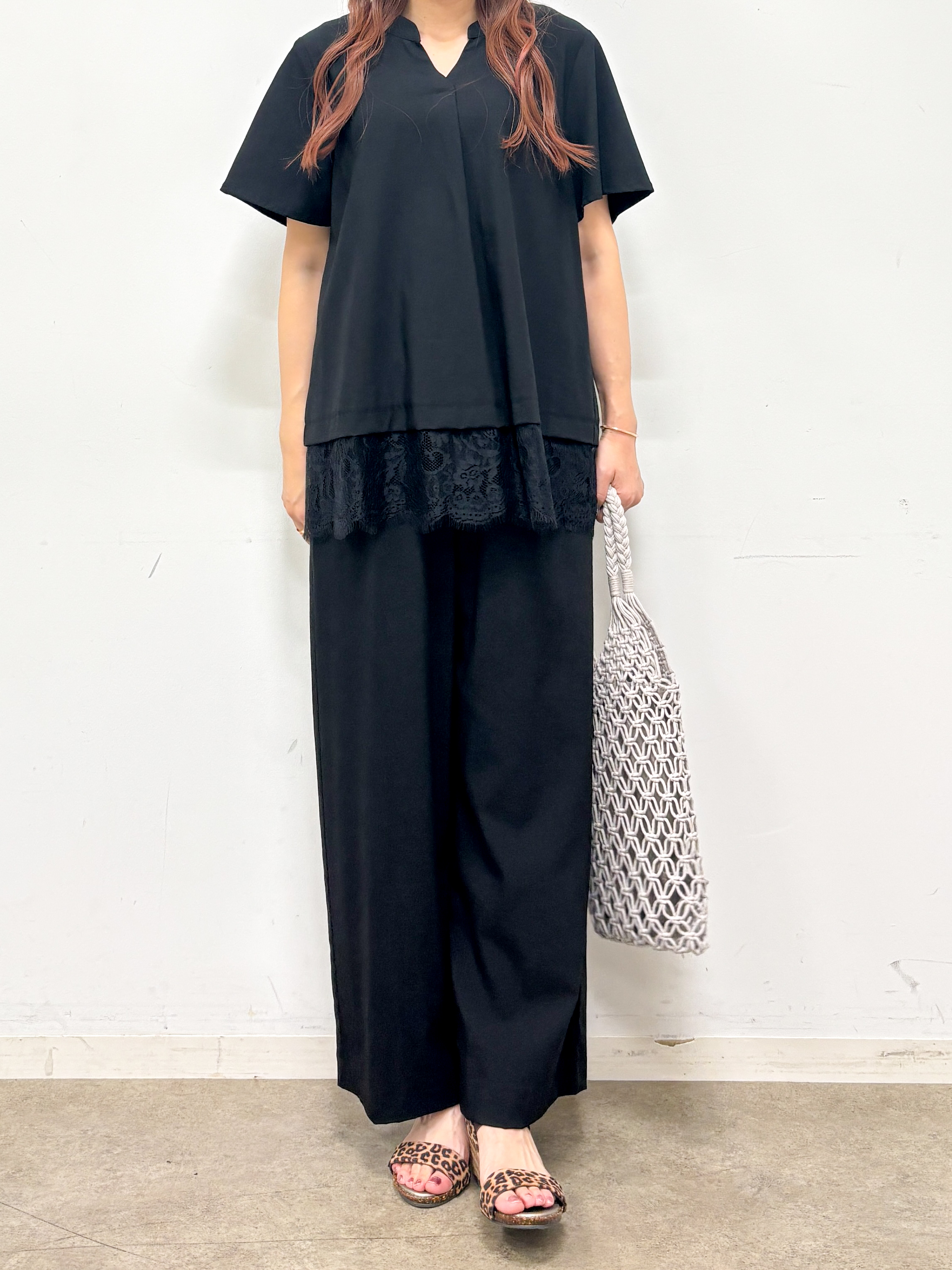 ゆゆさんの「SHOO･LA･RUE｜【S-LL/洗濯機可】軽凛(かろりん) 楽に着られて上品 裾レーススキッパーブラウス」を使ったコーディネート