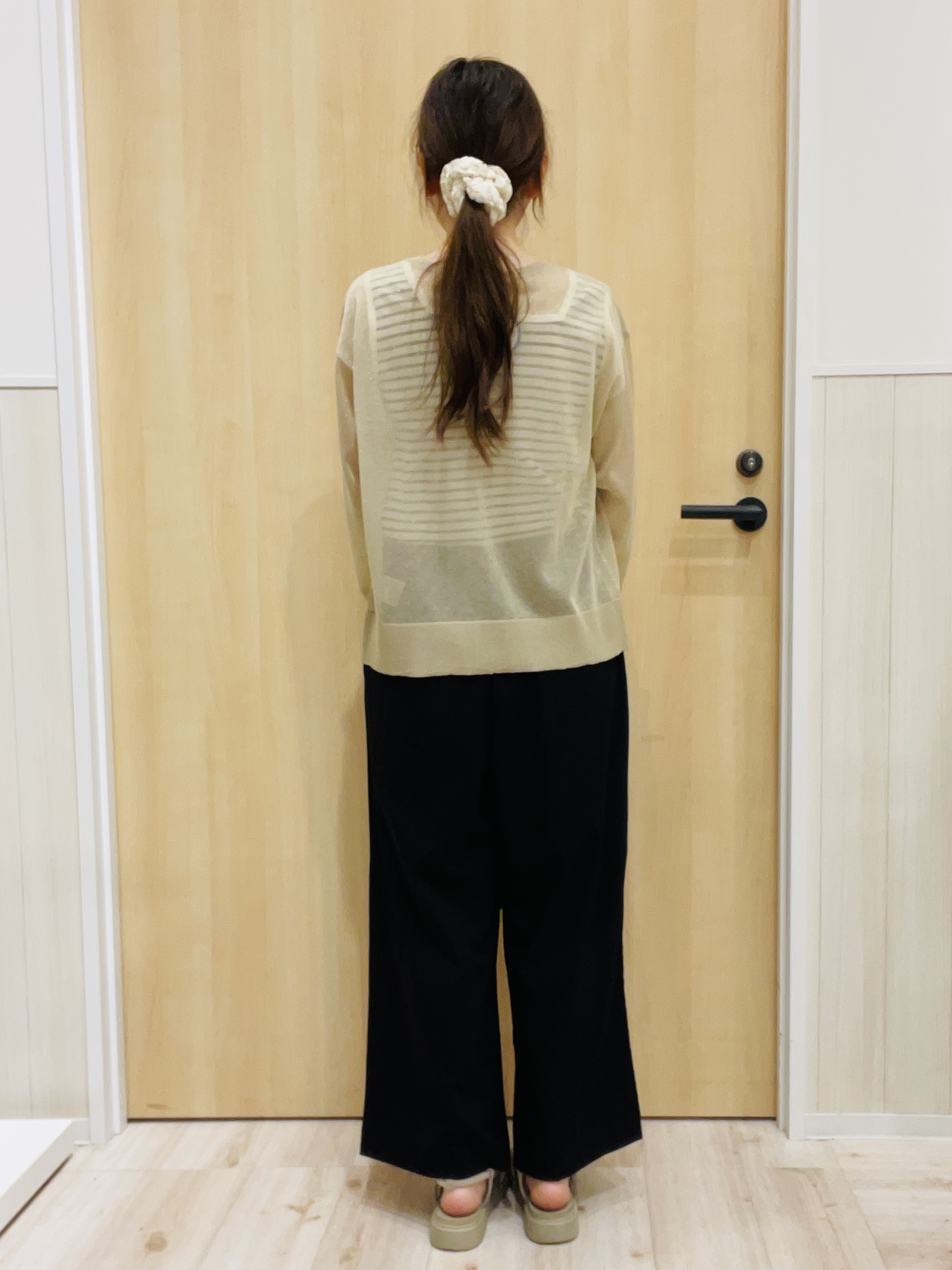 minamiさんの「SHOO･LA･RUE｜【通気性〇/洗濯機可/S-LL】シアーラメカーディガン」を使ったコーディネート