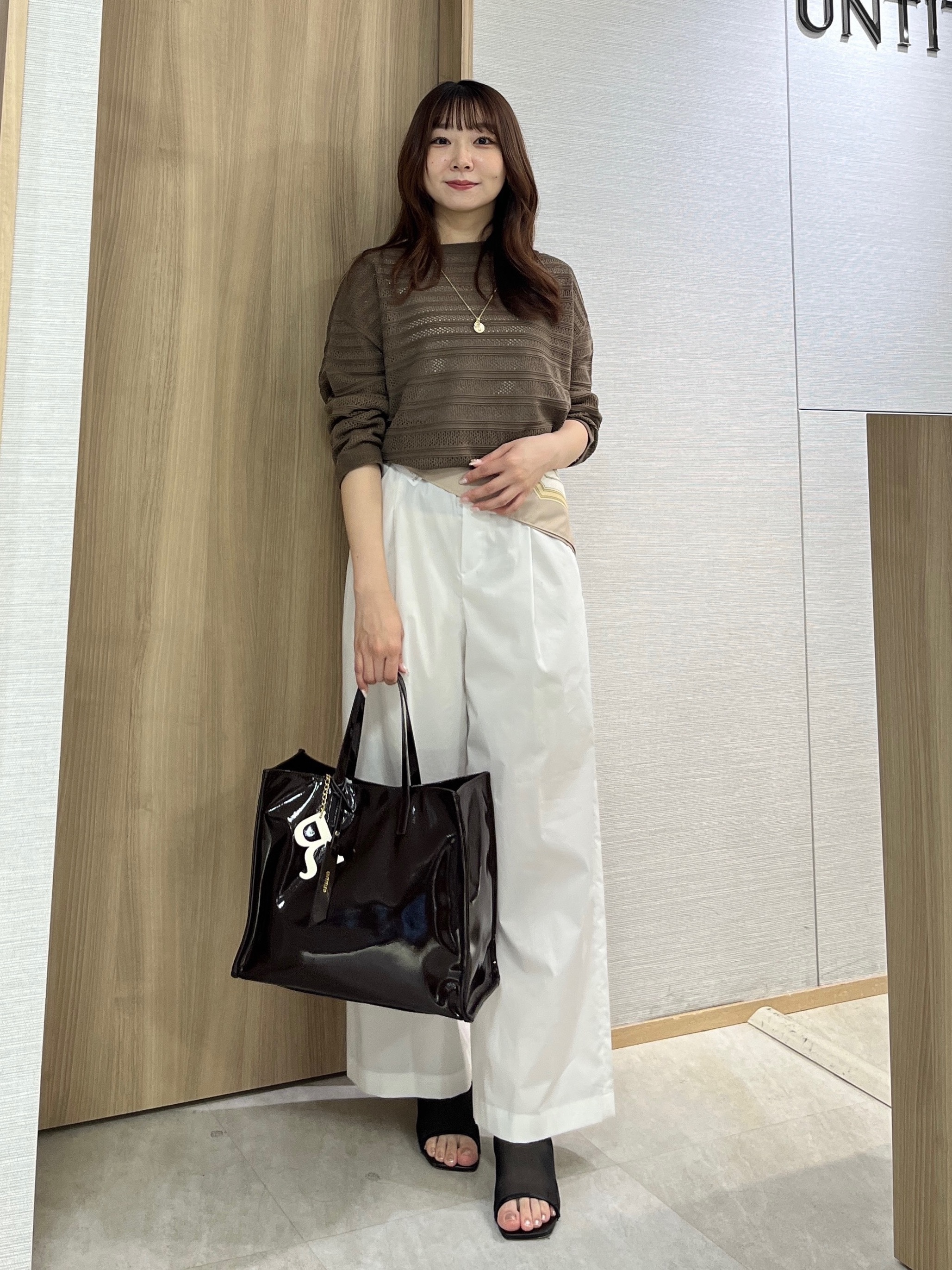 KAHOさんの「UNTITLED｜◆メッシュ柄ボーダーニット」を使ったコーディネート