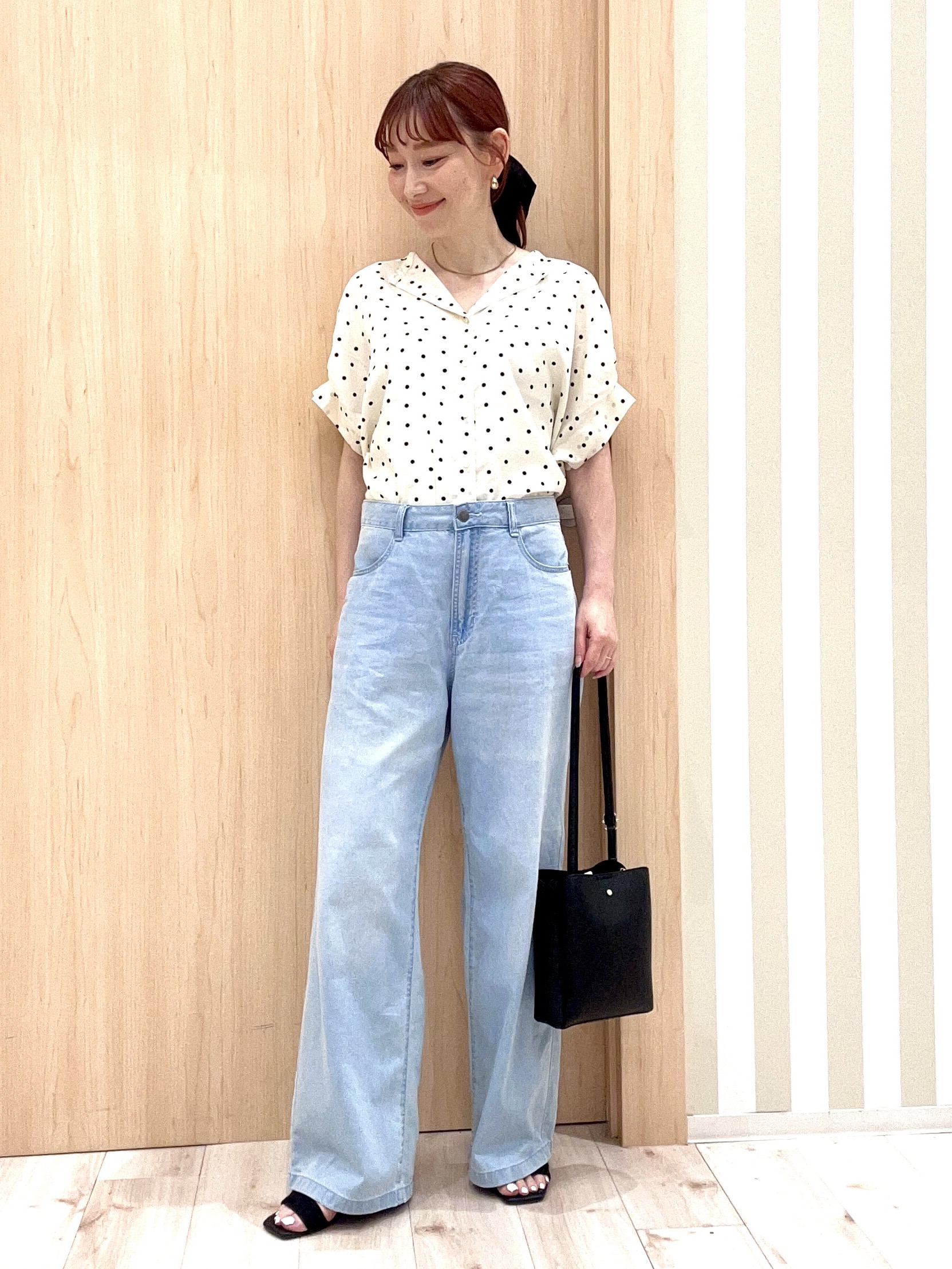 ririさんの「SHOO･LA･RUE｜【洗濯機可／洗濯後しわになりにくい】大人の甘さをプラスする ドット柄袖タックブラウス」を使ったコーディネート