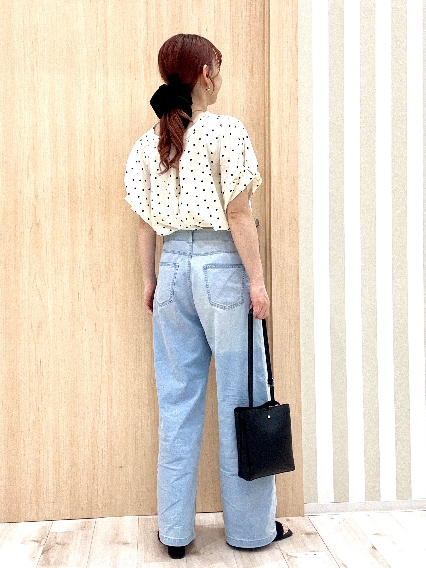 ririさんの「SHOO･LA･RUE｜【洗濯機可／洗濯後しわになりにくい】大人の甘さをプラスする ドット柄袖タックブラウス」を使ったコーディネート