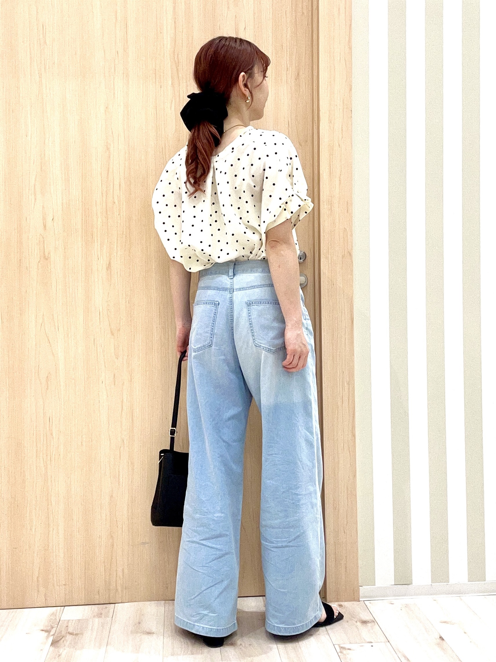 ririさんの「SHOO･LA･RUE｜【洗濯機可／洗濯後しわになりにくい】大人の甘さをプラスする ドット柄袖タックブラウス」を使ったコーディネート