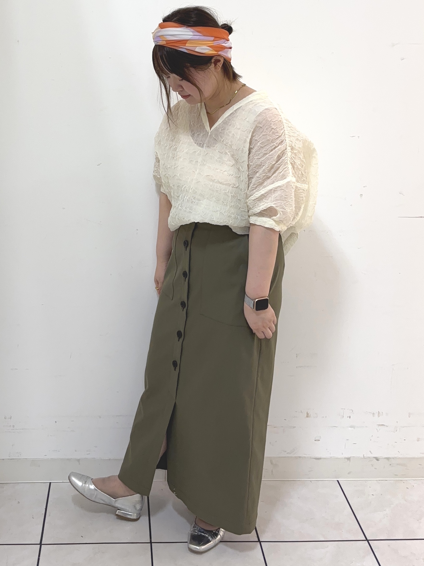 タマさんの「UNTITLED｜【洗える】シアーVネックブラウス」を使ったコーディネート