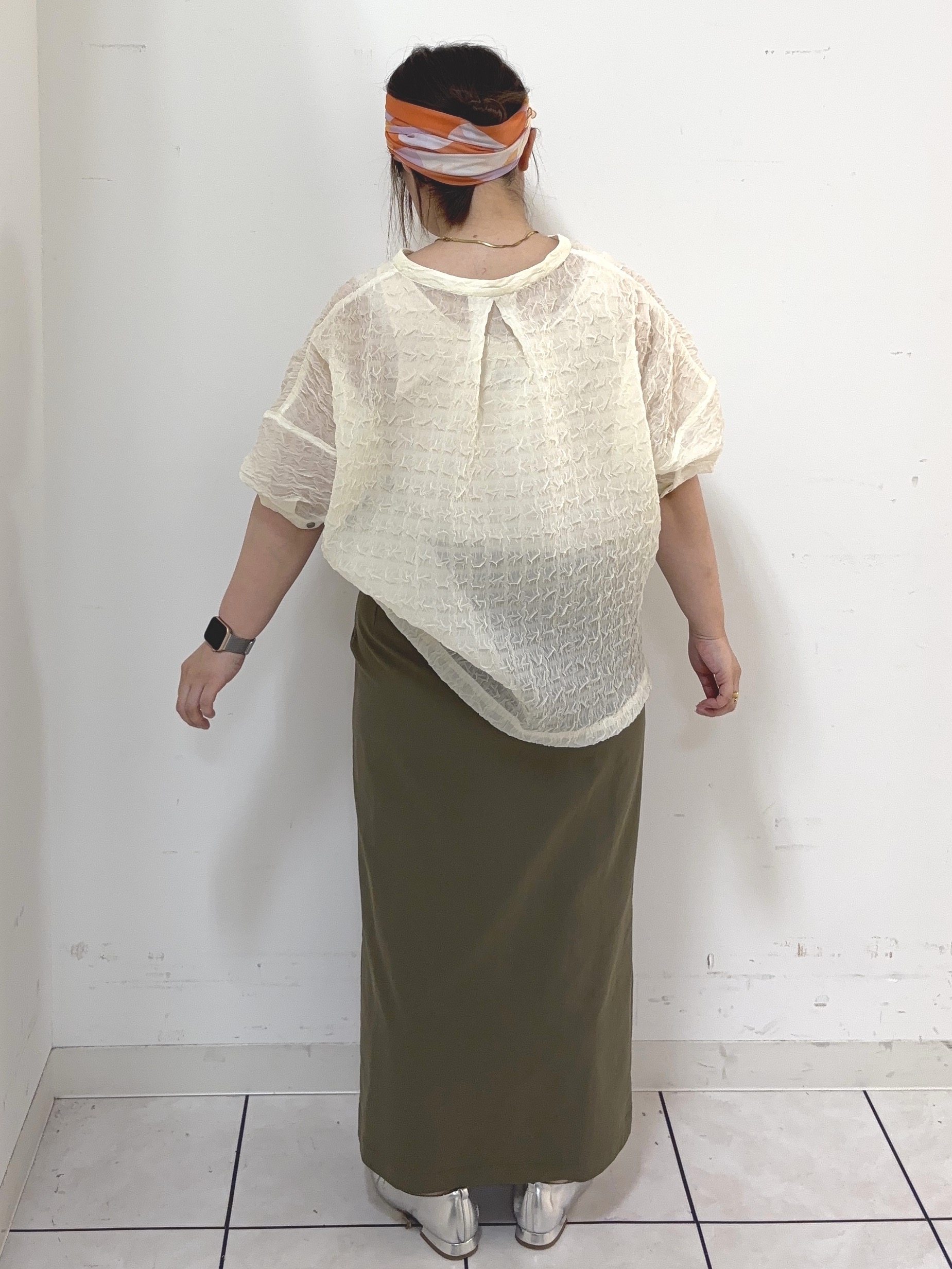 タマさんの「UNTITLED｜【洗える】シアーVネックブラウス」を使ったコーディネート