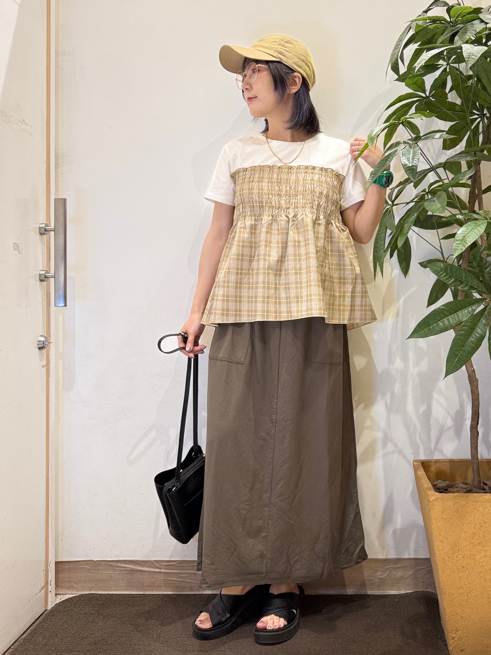 misakiさんの「SHOO･LA･RUE｜【S-LL/洗濯機可/体型カバー】インせずサマ見え ビスチェ風異素材ドッキングTシャツ」を使ったコーディネート