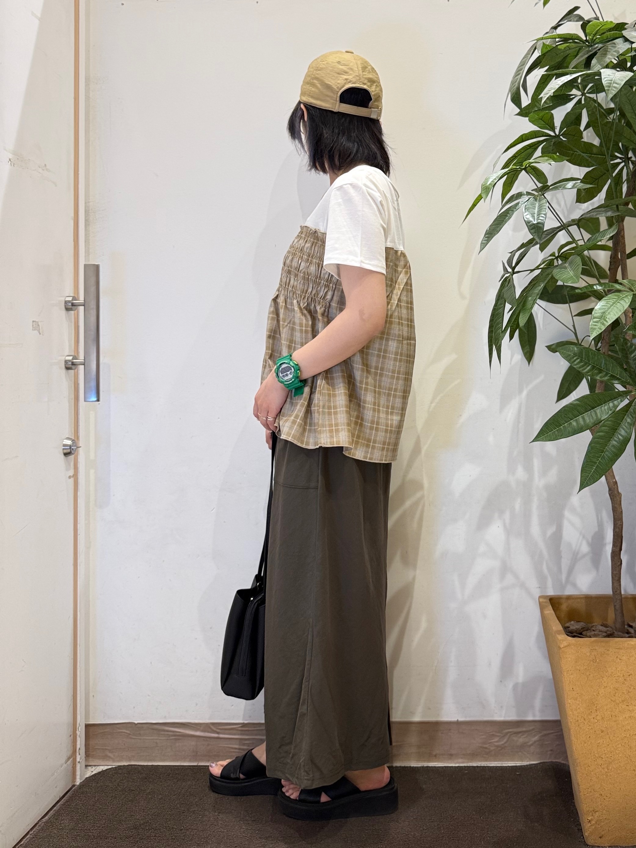 misakiさんの「SHOO･LA･RUE｜【S-LL/洗濯機可/体型カバー】インせずサマ見え ビスチェ風異素材ドッキングTシャツ」を使ったコーディネート