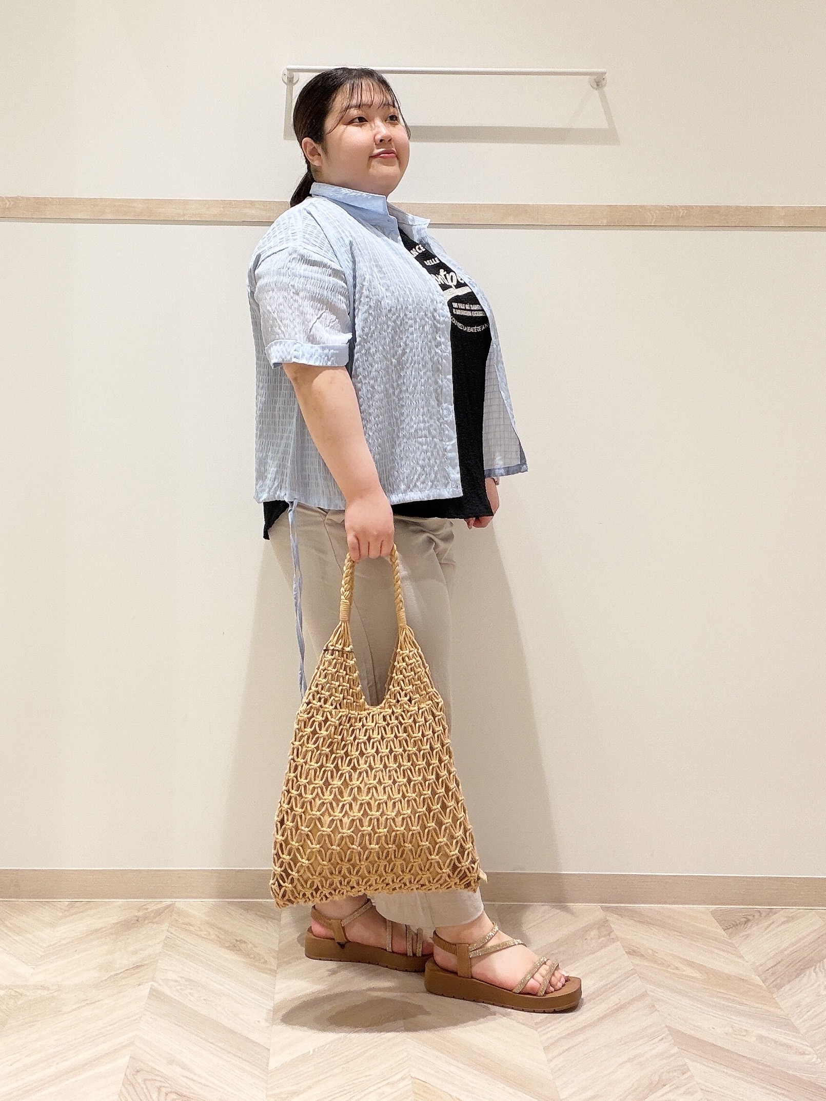 ゆめかさんの「SHOO･LA･RUE｜【S-LL/洗濯機可/体型カバー】さらさら シャーリングシフォン 裾ドロストシャツ」を使ったコーディネート