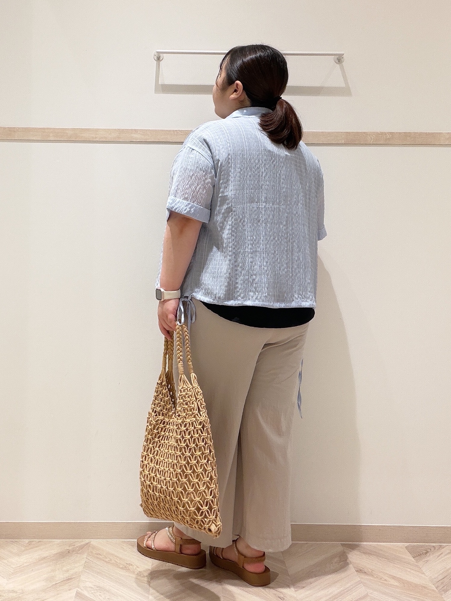 ゆめかさんの「SHOO･LA･RUE｜【S-LL/洗濯機可/体型カバー】さらさら シャーリングシフォン 裾ドロストシャツ」を使ったコーディネート