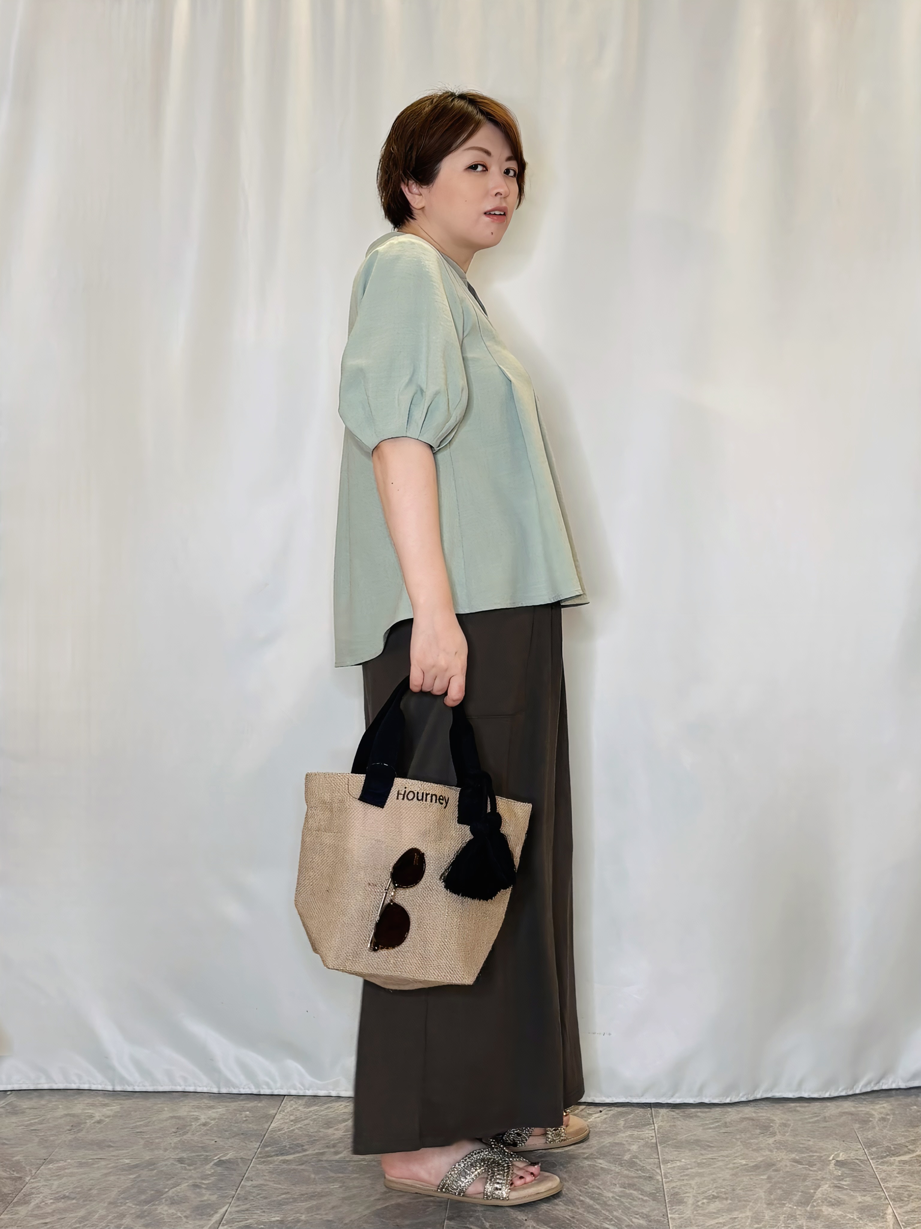 たみさんの「SHOO･LA･RUE｜【高レビュー/洗濯後しわになりにくい/インせず着られる】自然に体型カバー 麻調ペプラムブラウス」を使ったコーディネート