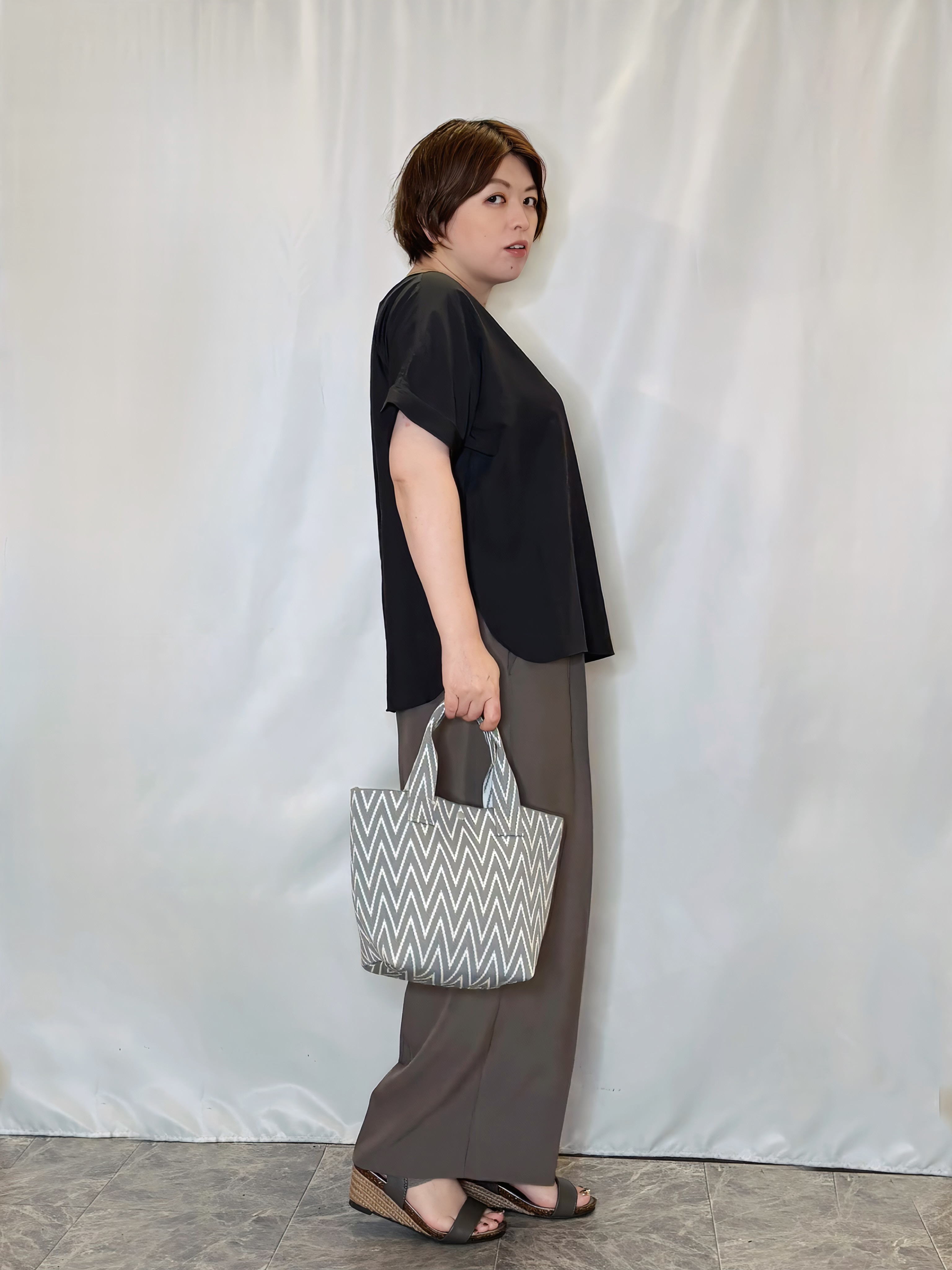たみさんの「SHOO･LA･RUE｜【着丈選べる/体型カバー】洗濯後しわになりにくい さらっと快適ドルマントップス」を使ったコーディネート