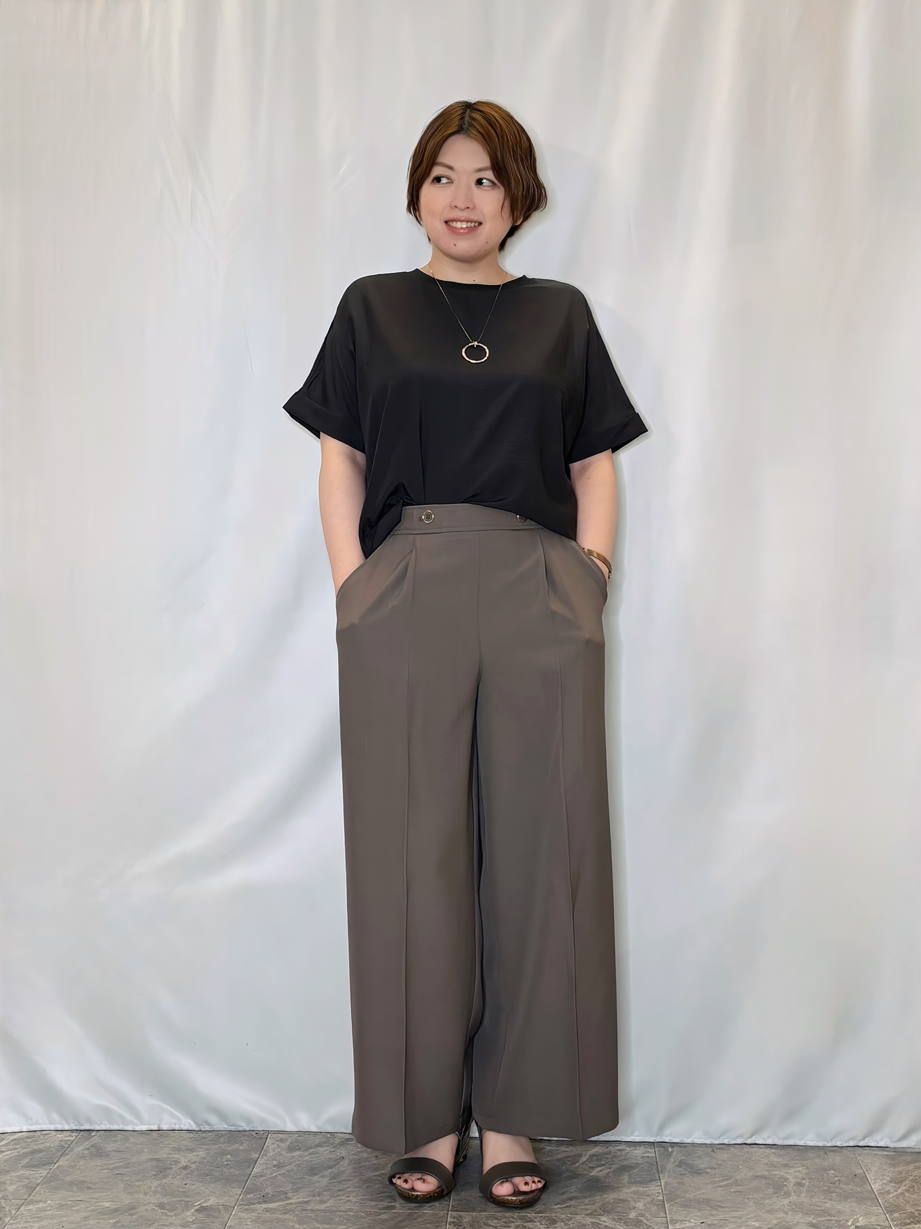 たみさんの「SHOO･LA･RUE｜【着丈選べる/体型カバー】洗濯後しわになりにくい さらっと快適ドルマントップス」を使ったコーディネート
