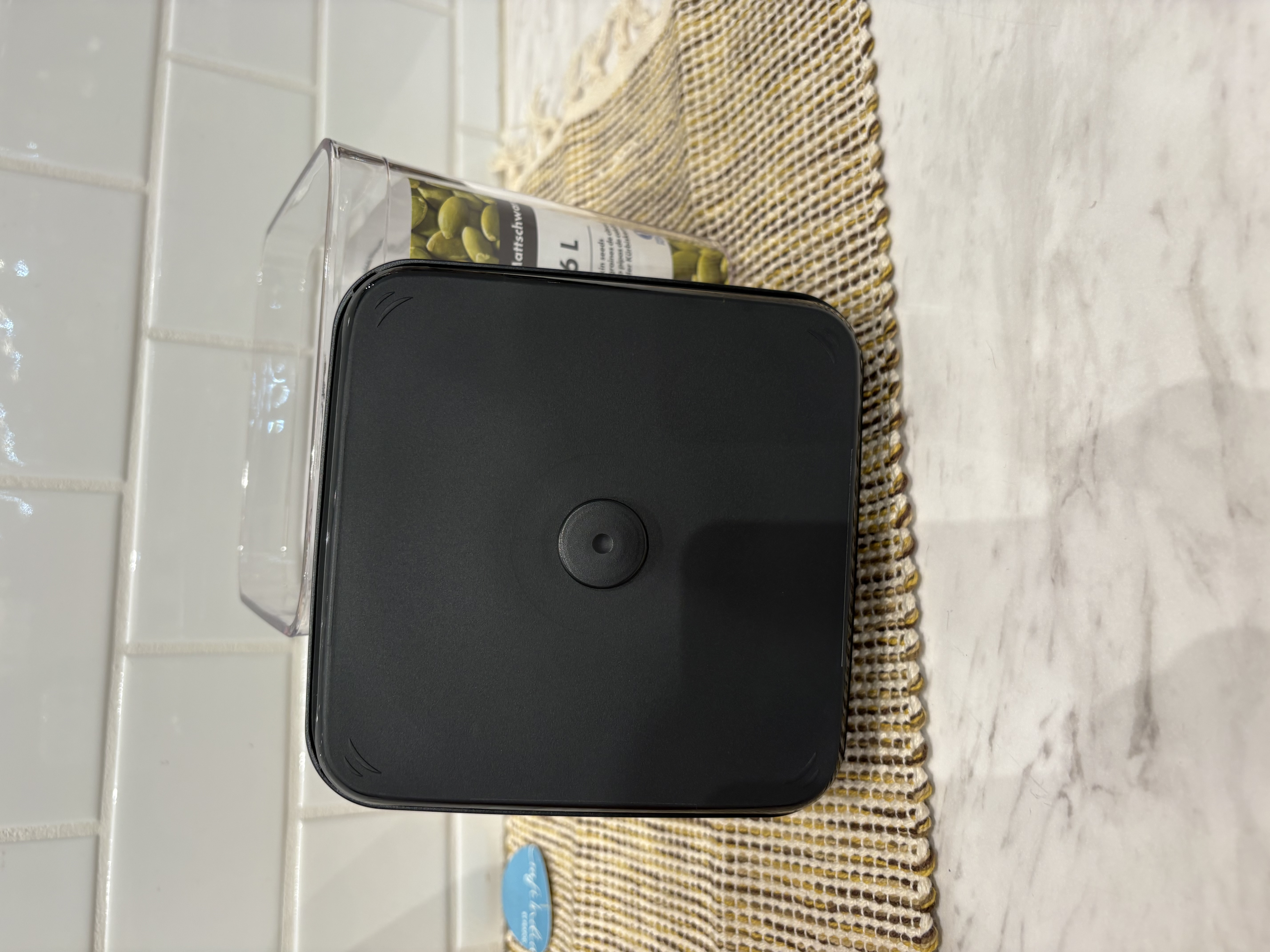 YUKOさんの「212 KITCHEN STORE｜ポップコンテナ スモールスクエア ショート BK ＜OXO オクソー＞」を使ったコーディネート