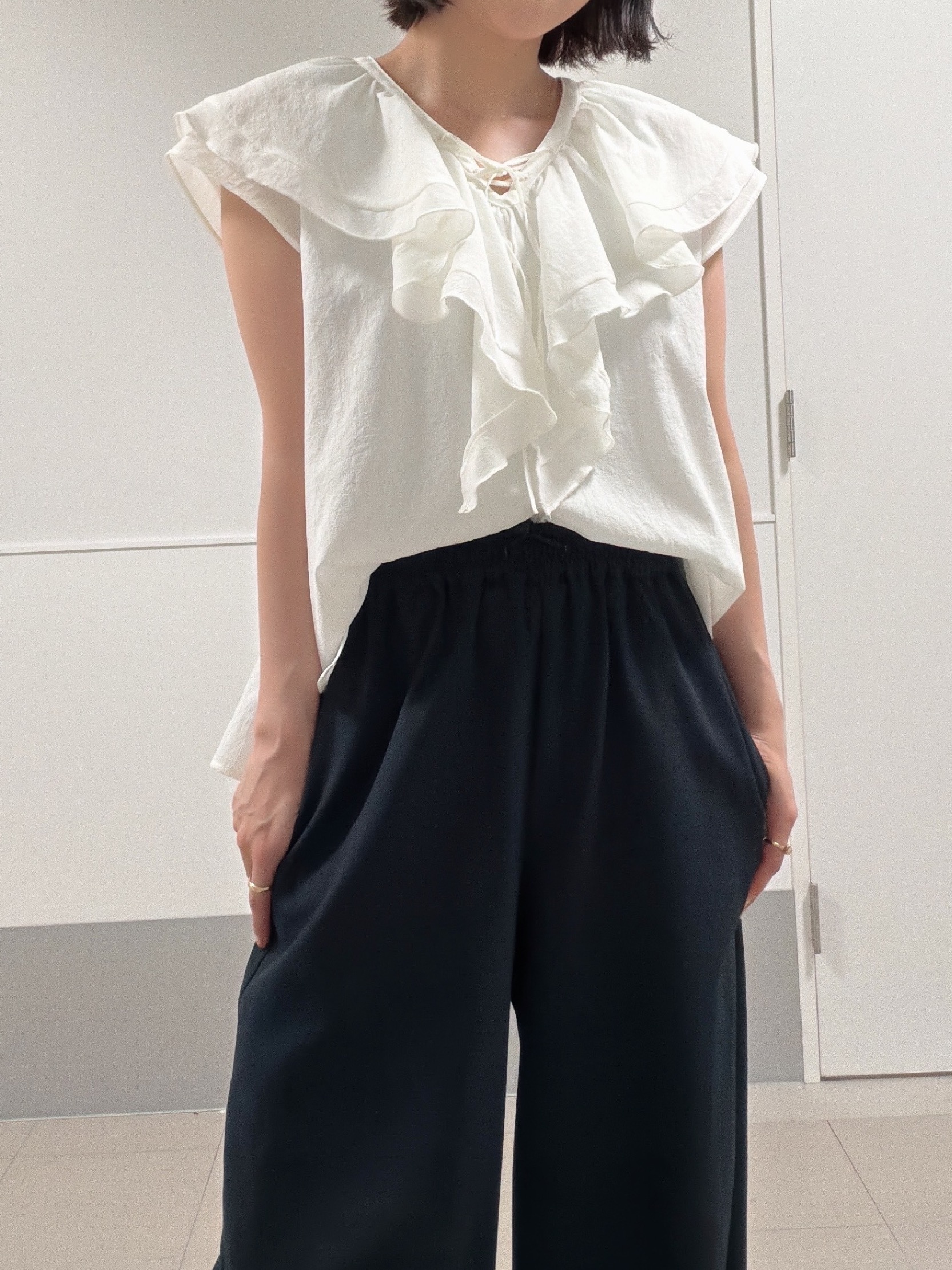 アースさんの「Reflect｜【マシンウォッシャブル】フリルブラウス」を使ったコーディネート