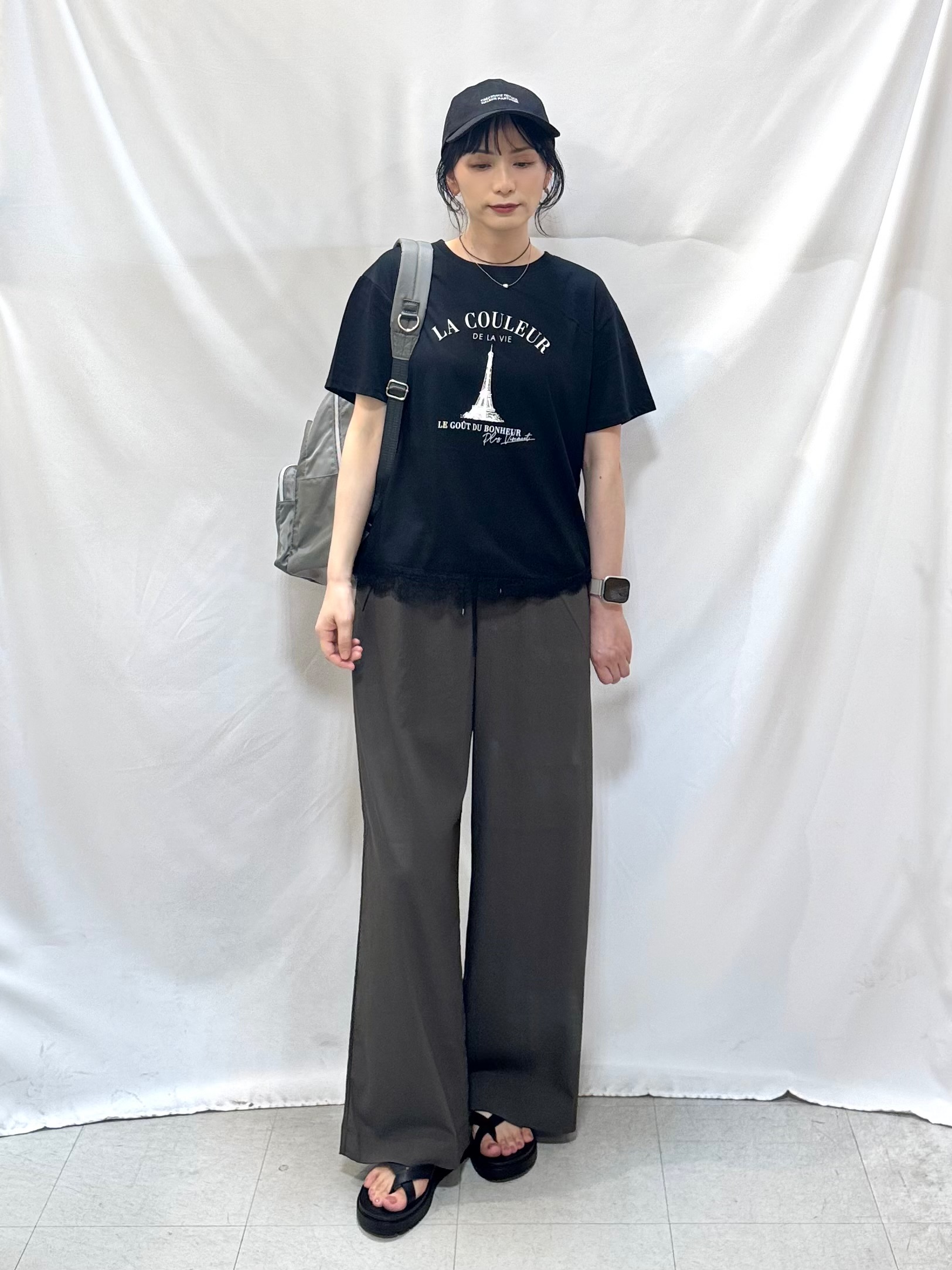 𝐇𝐢𝐫𝐨𝐦𝐢さんの「SHOO･LA･RUE｜【UV/S-LL/洗濯機可】真夏に着たい裾レースが女性らしさをプラスする プリントアソートTシャツ」を使ったコーディネート