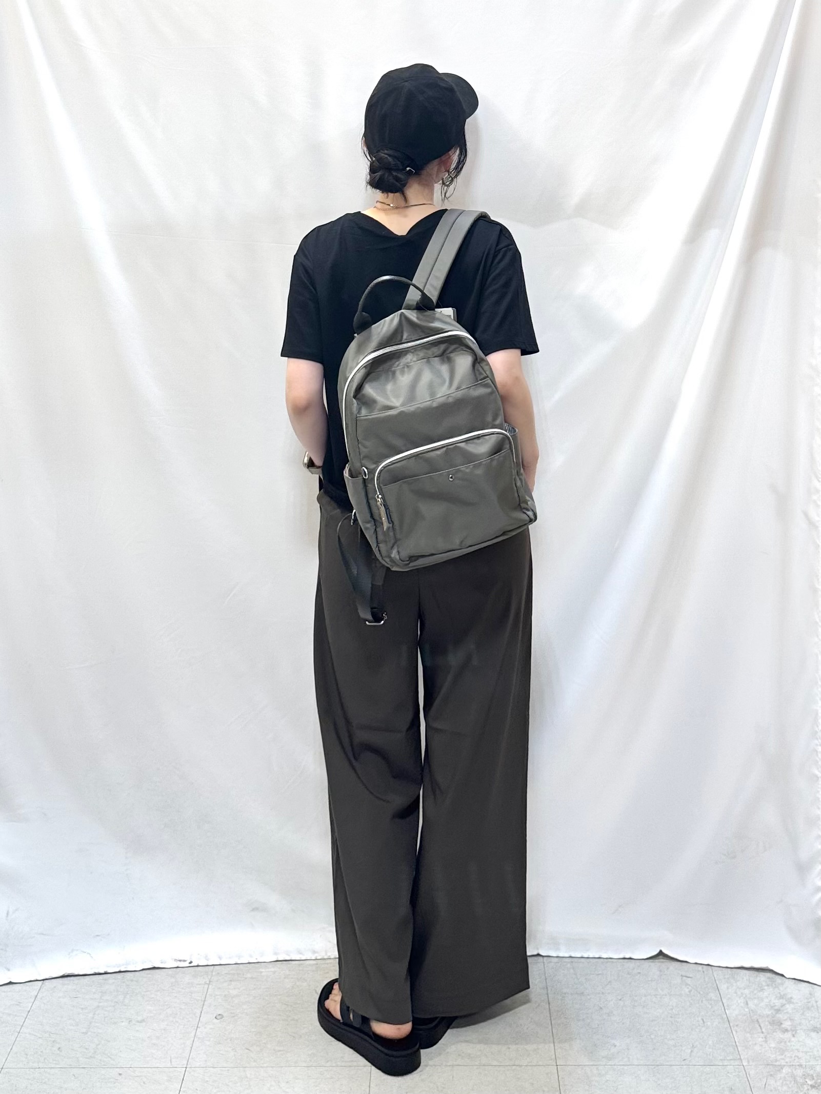 𝐇𝐢𝐫𝐨𝐦𝐢さんの「SHOO･LA･RUE｜【UV/S-LL/洗濯機可】真夏に着たい裾レースが女性らしさをプラスする プリントアソートTシャツ」を使ったコーディネート
