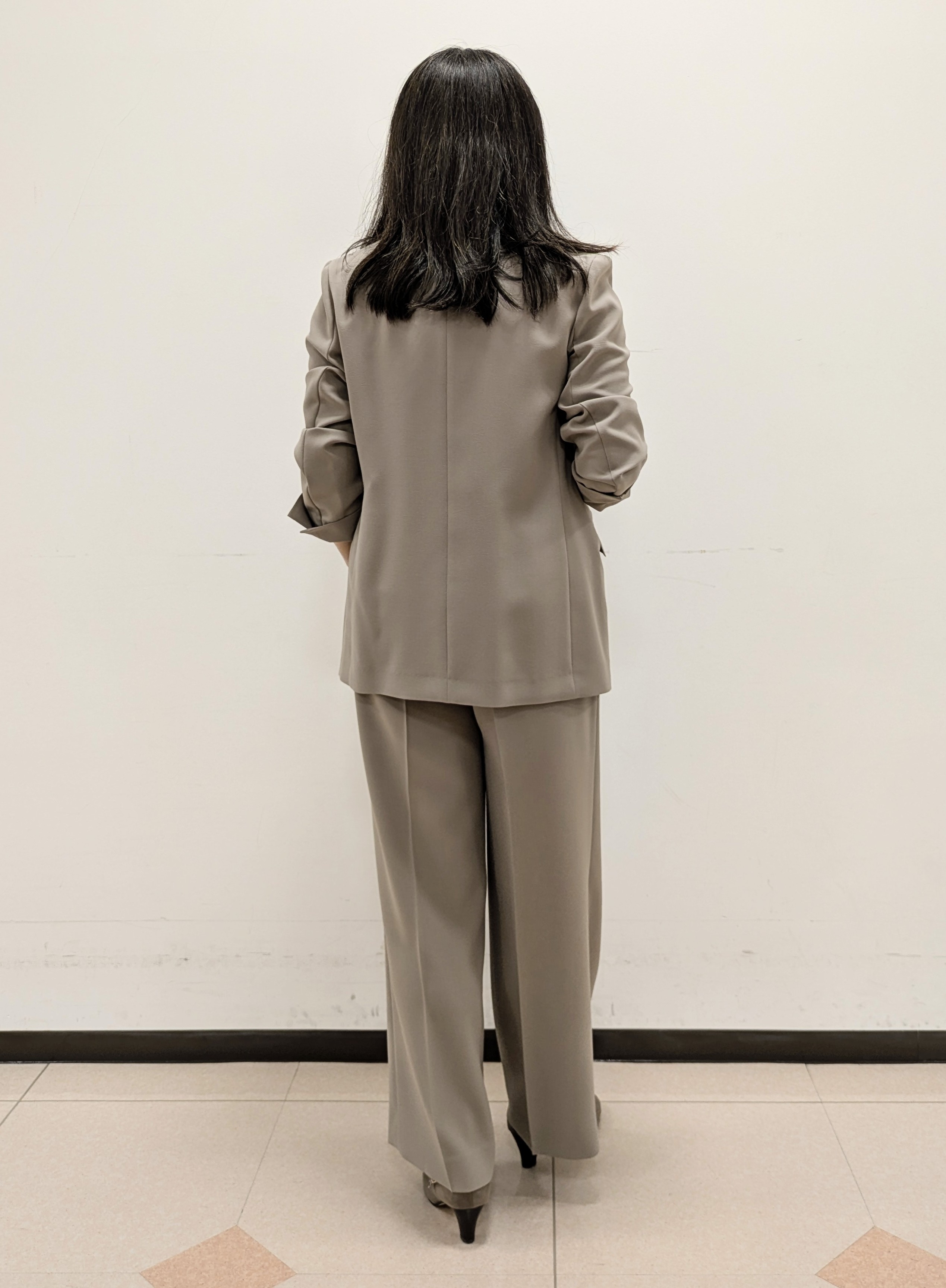 ともさんの「UNTITLED｜【新色追加/セットアップ可】エアリー ダブルブレストジャケット」を使ったコーディネート