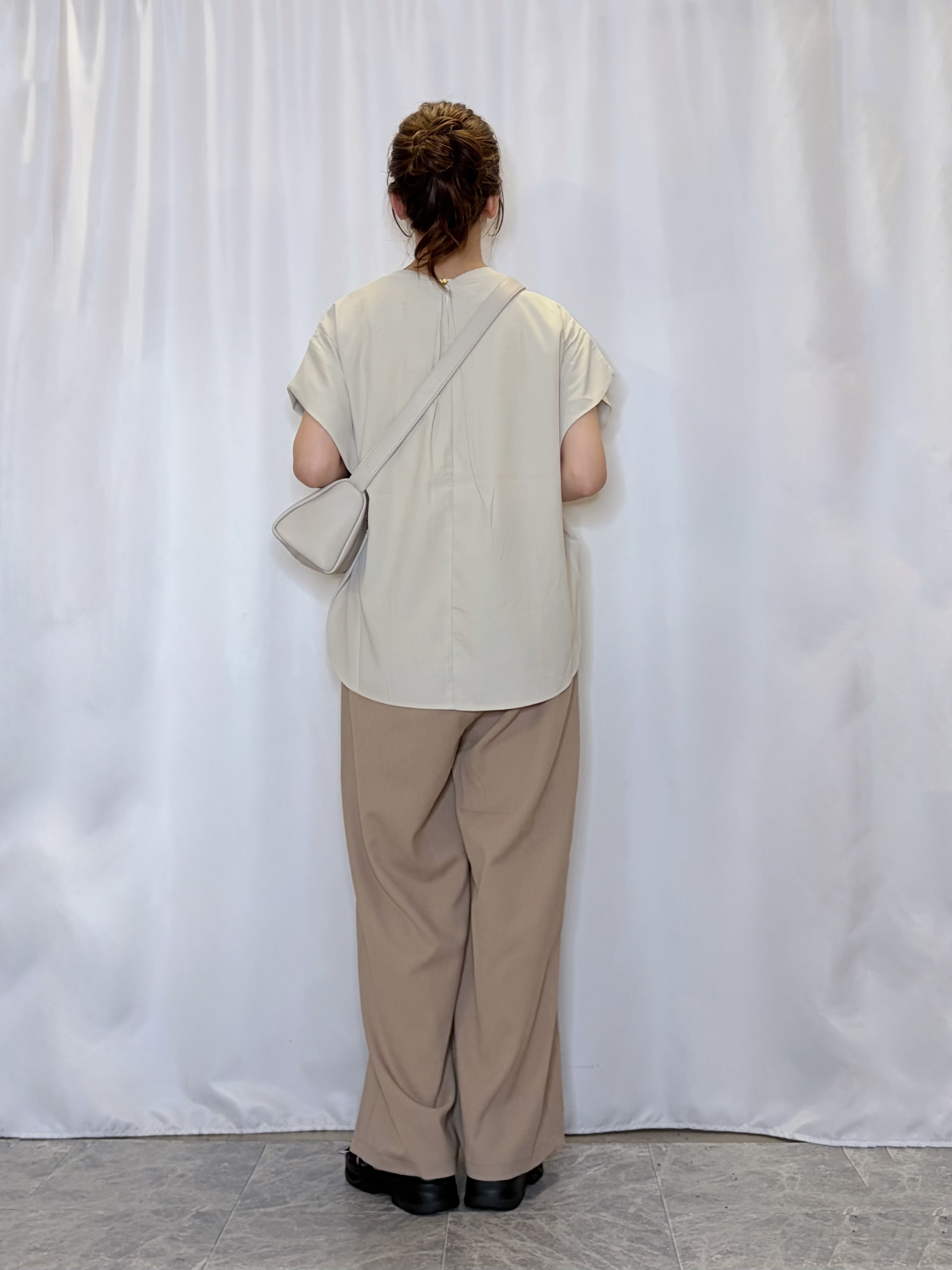 おうめさんの「SHOO･LA･RUE｜【洗濯機可/体型カバー】インしてる風 ふんわり裾バルーントップス」を使ったコーディネート