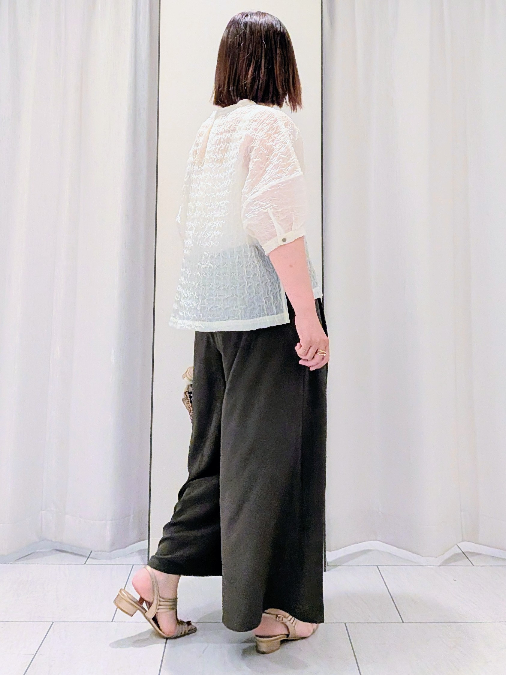 Onumaさんの「UNTITLED｜【洗える】シアーVネックブラウス」を使ったコーディネート
