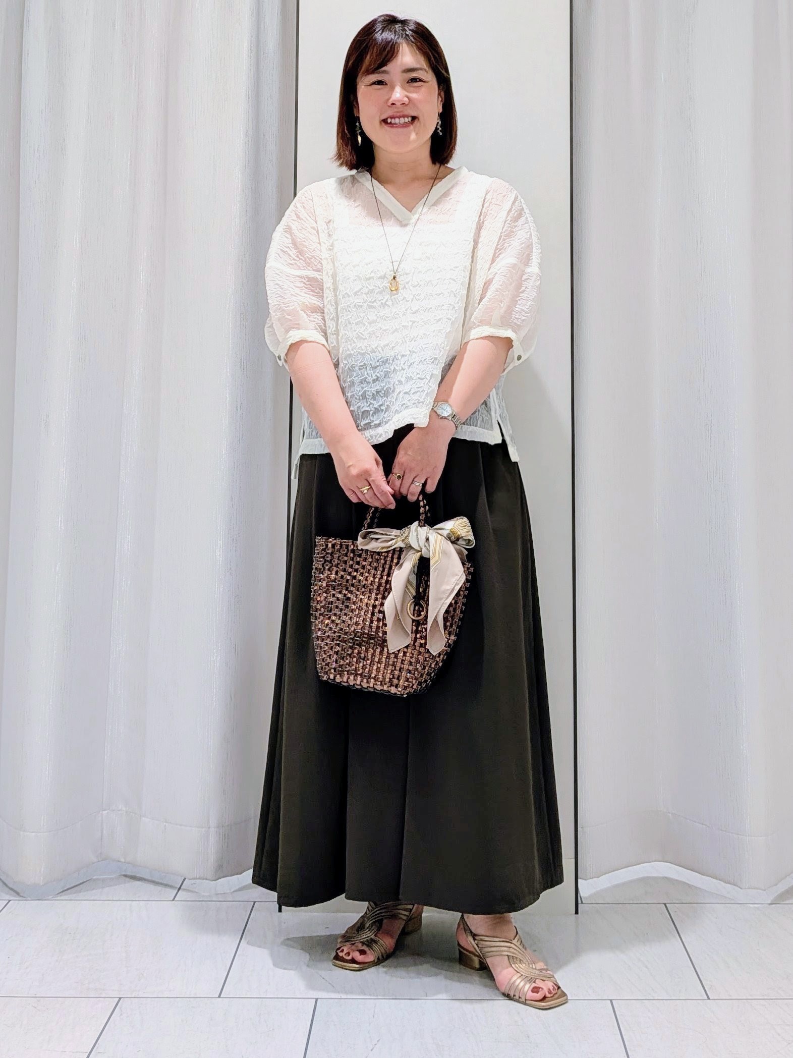 Onumaさんの「UNTITLED｜【洗える】シアーVネックブラウス」を使ったコーディネート