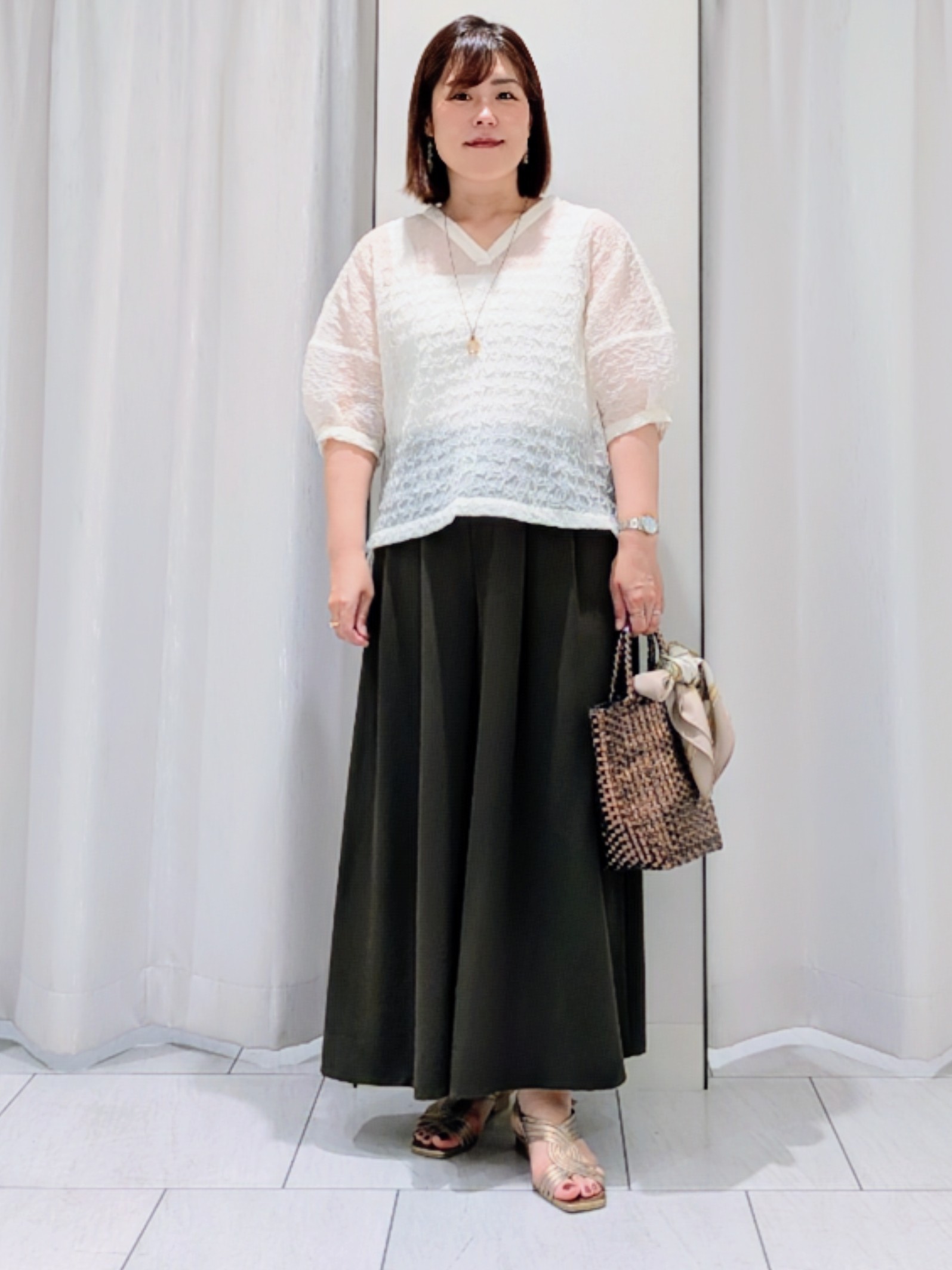 Onumaさんの「UNTITLED｜【洗える】シアーVネックブラウス」を使ったコーディネート