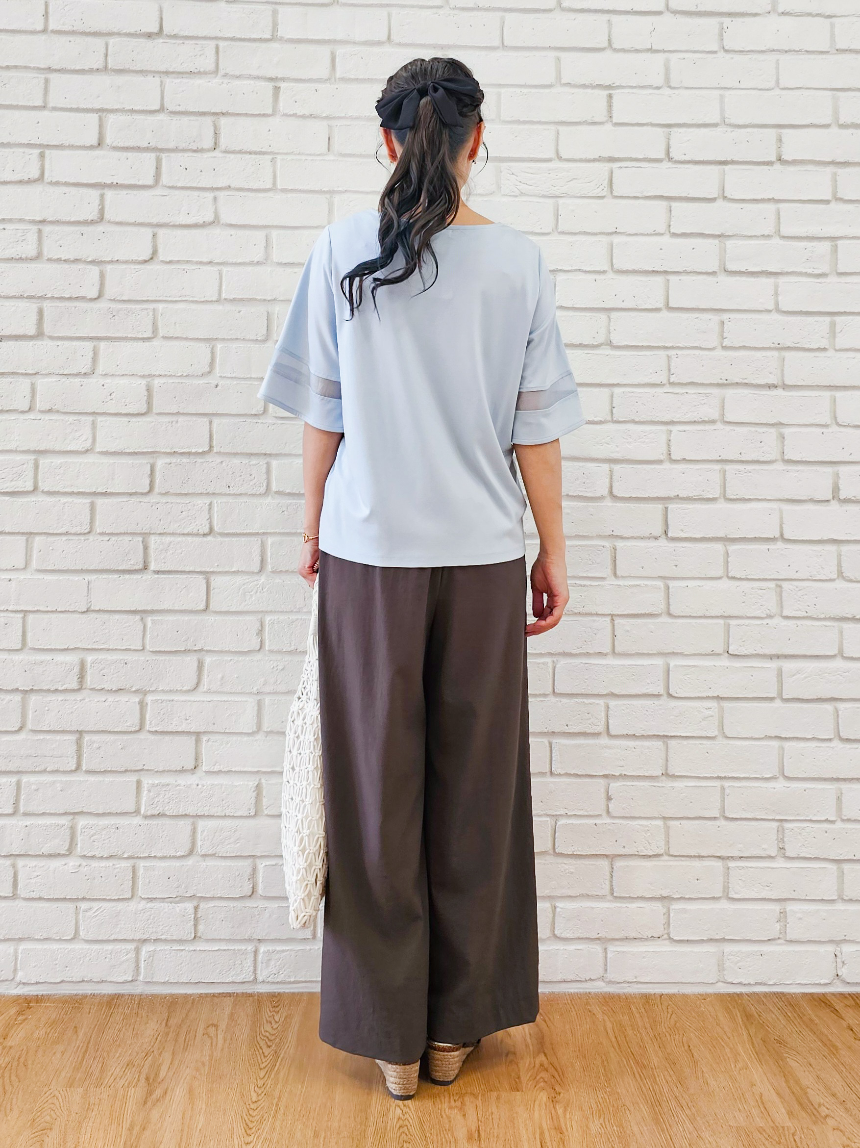 ゆゆさんの「SHOO･LA･RUE｜【洗濯機後しわになりにくい/S-LL】お袖のシアーで抜け感プラス 二の腕隠せるフレアスリーブトップス」を使ったコーディネート