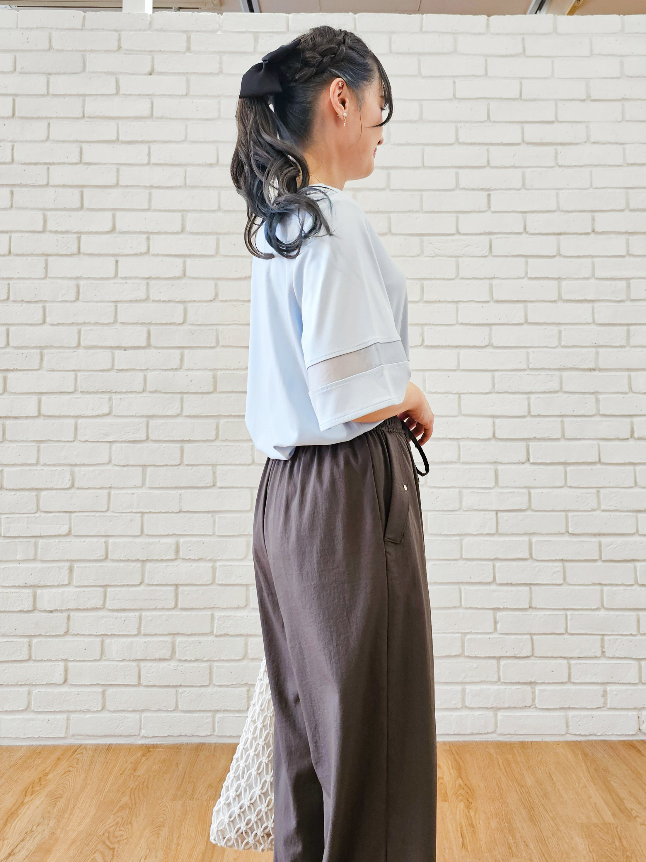 ゆゆさんの「SHOO･LA･RUE｜【洗濯機後しわになりにくい/S-LL】お袖のシアーで抜け感プラス 二の腕隠せるフレアスリーブトップス」を使ったコーディネート
