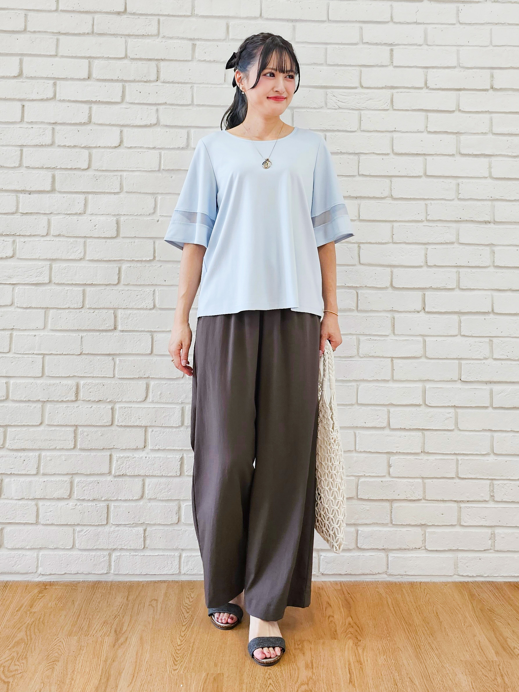 ゆゆさんの「SHOO･LA･RUE｜【洗濯機後しわになりにくい/S-LL】お袖のシアーで抜け感プラス 二の腕隠せるフレアスリーブトップス」を使ったコーディネート