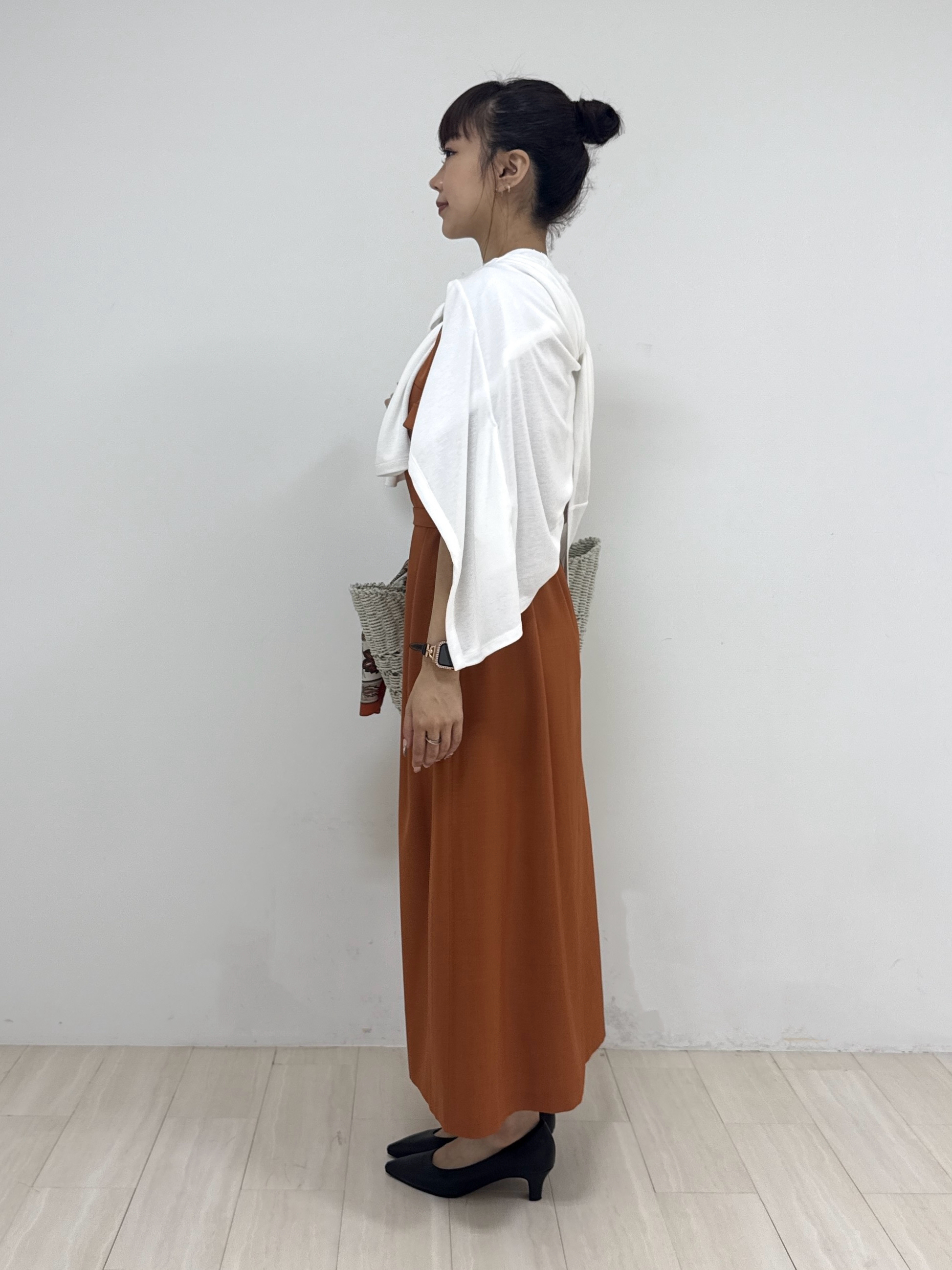 萩原 優里菜さんの「INDIVI｜【華奢見え】ベルト付きナローワンピース」を使ったコーディネート