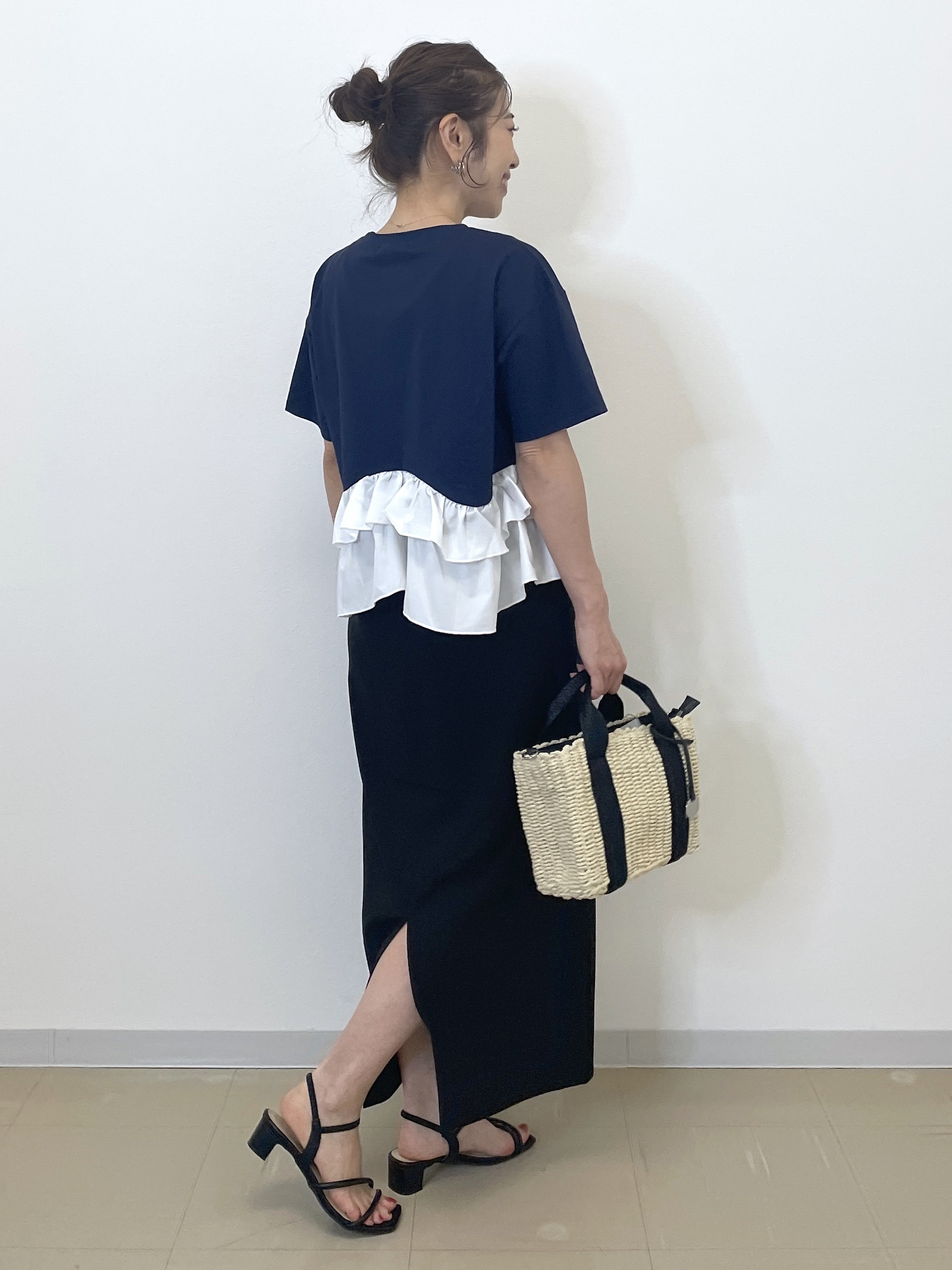 Akiさんの「OPAQUE.CLIP｜裾フリルドッキングTシャツ【洗濯機OK】」を使ったコーディネート