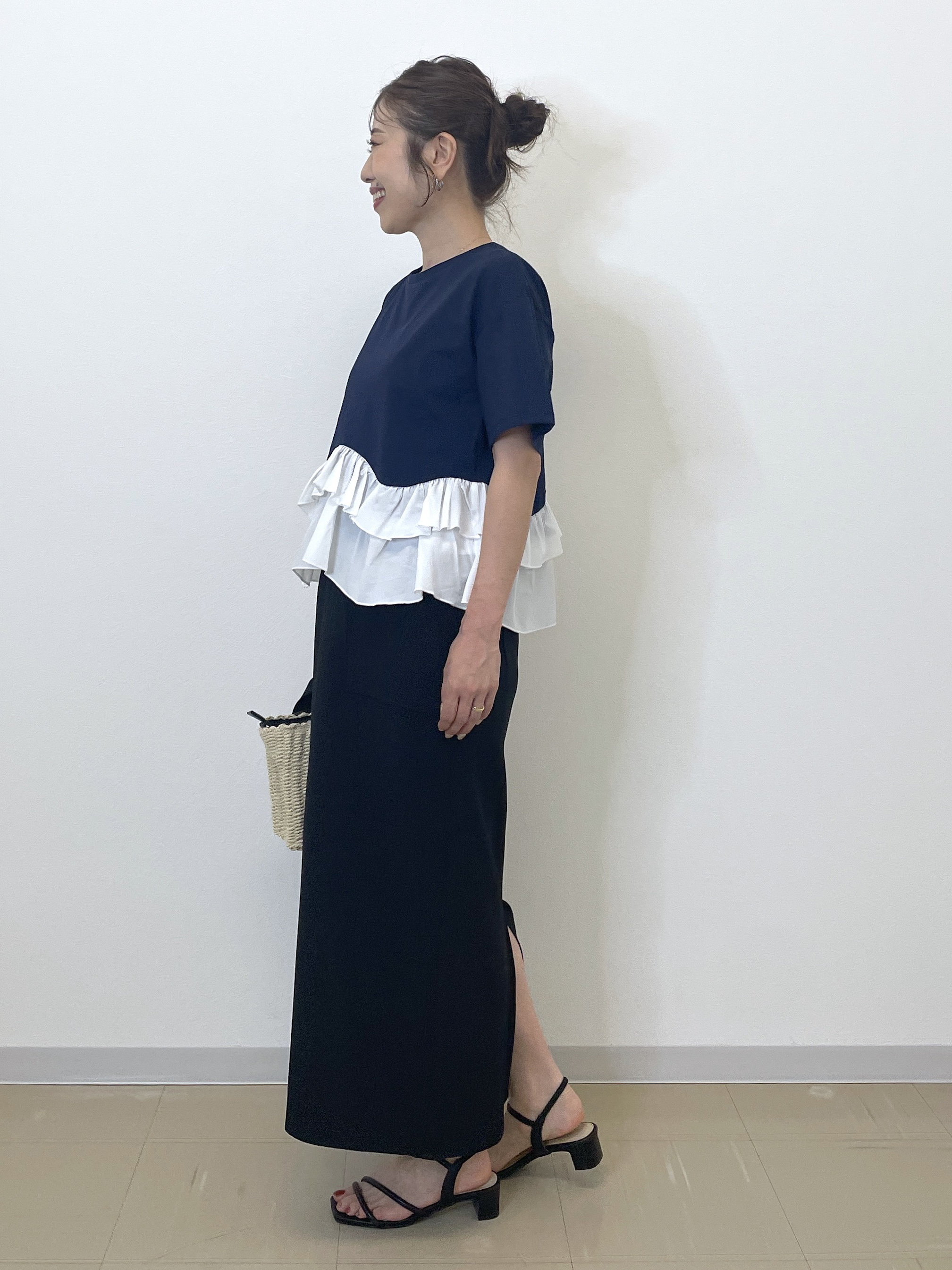 Akiさんの「OPAQUE.CLIP｜裾フリルドッキングTシャツ【洗濯機OK】」を使ったコーディネート