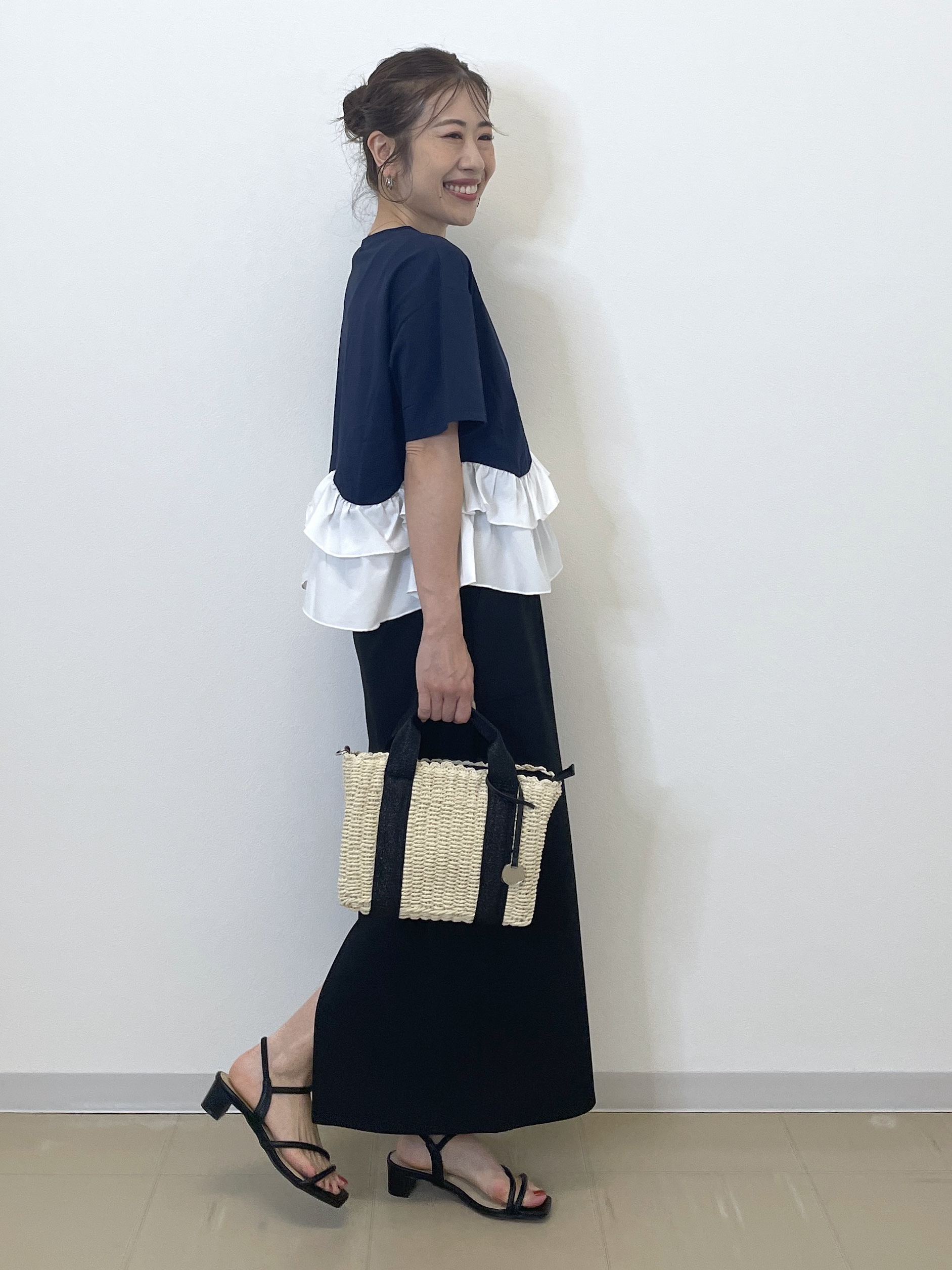 Akiさんの「OPAQUE.CLIP｜裾フリルドッキングTシャツ【洗濯機OK】」を使ったコーディネート