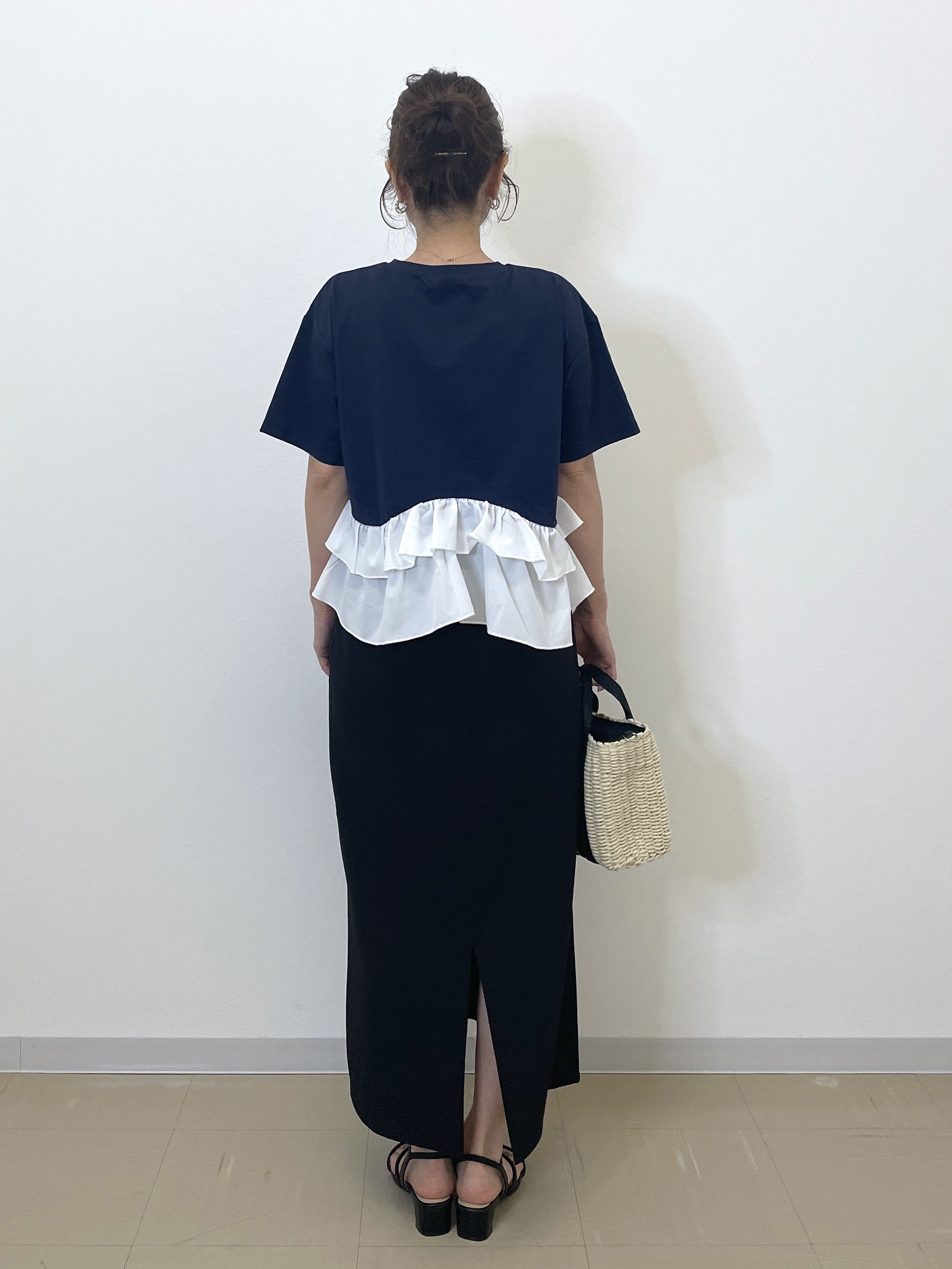 Akiさんの「OPAQUE.CLIP｜裾フリルドッキングTシャツ【洗濯機OK】」を使ったコーディネート