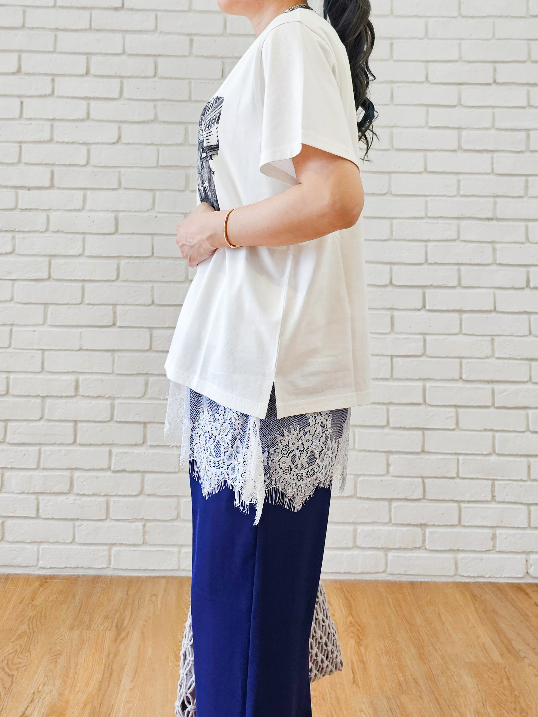 ゆゆさんの「SHOO･LA･RUE｜【S-LL/洗濯機可】大人のベーシックカラープリントTシャツ」を使ったコーディネート